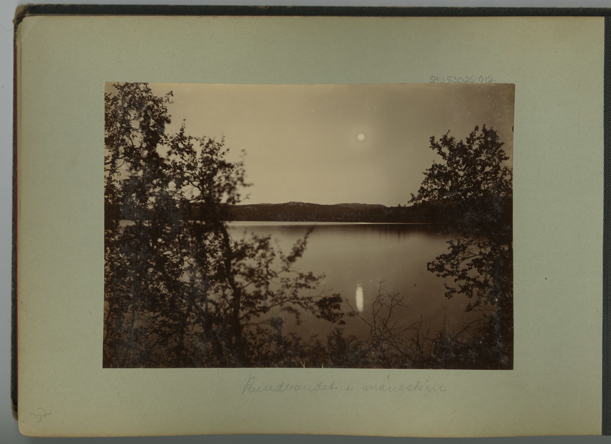 Wessel, Ellisif Rannveig, VAMU/F-0001/U/Ub/L0005: Gave til Soknesprest Emil Stang Lund. Album 1, 1890-1915