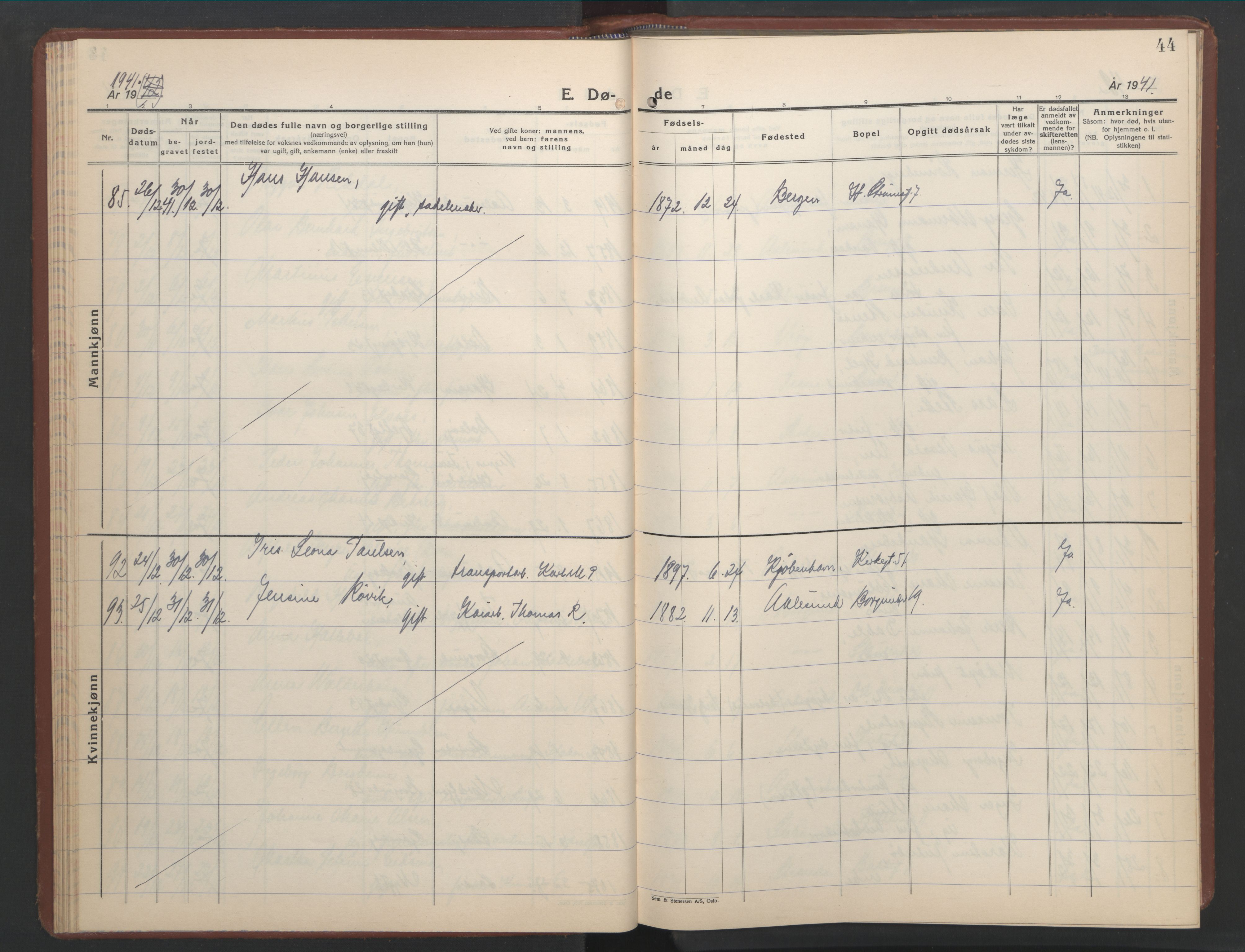 Ministerialprotokoller, klokkerbøker og fødselsregistre - Møre og Romsdal, AV/SAT-A-1454/529/L0478: Parish register (copy) no. 529C15, 1938-1951, p. 44