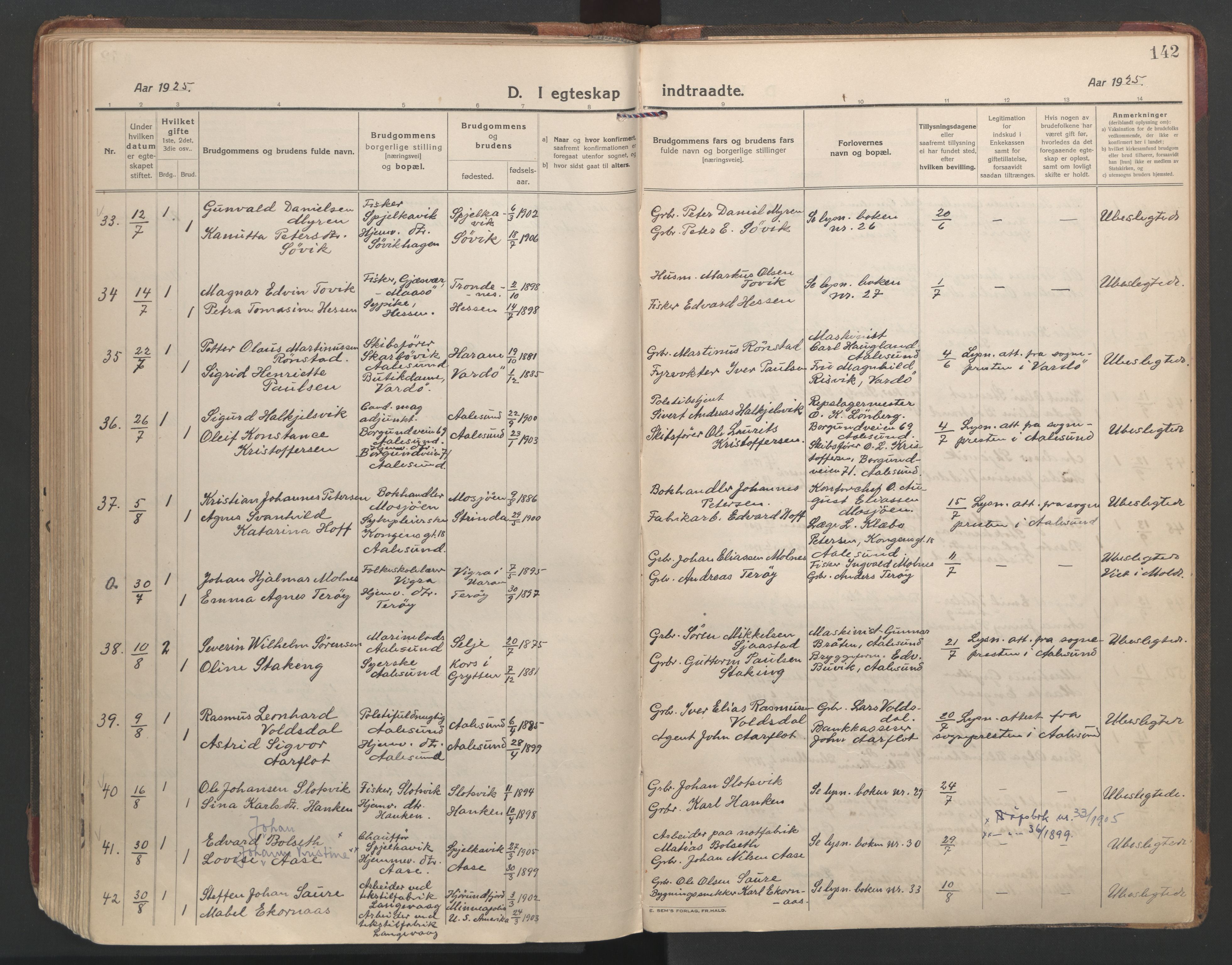 Ministerialprotokoller, klokkerbøker og fødselsregistre - Møre og Romsdal, SAT/A-1454/528/L0412: Parish register (official) no. 528A21, 1920-1926, p. 142