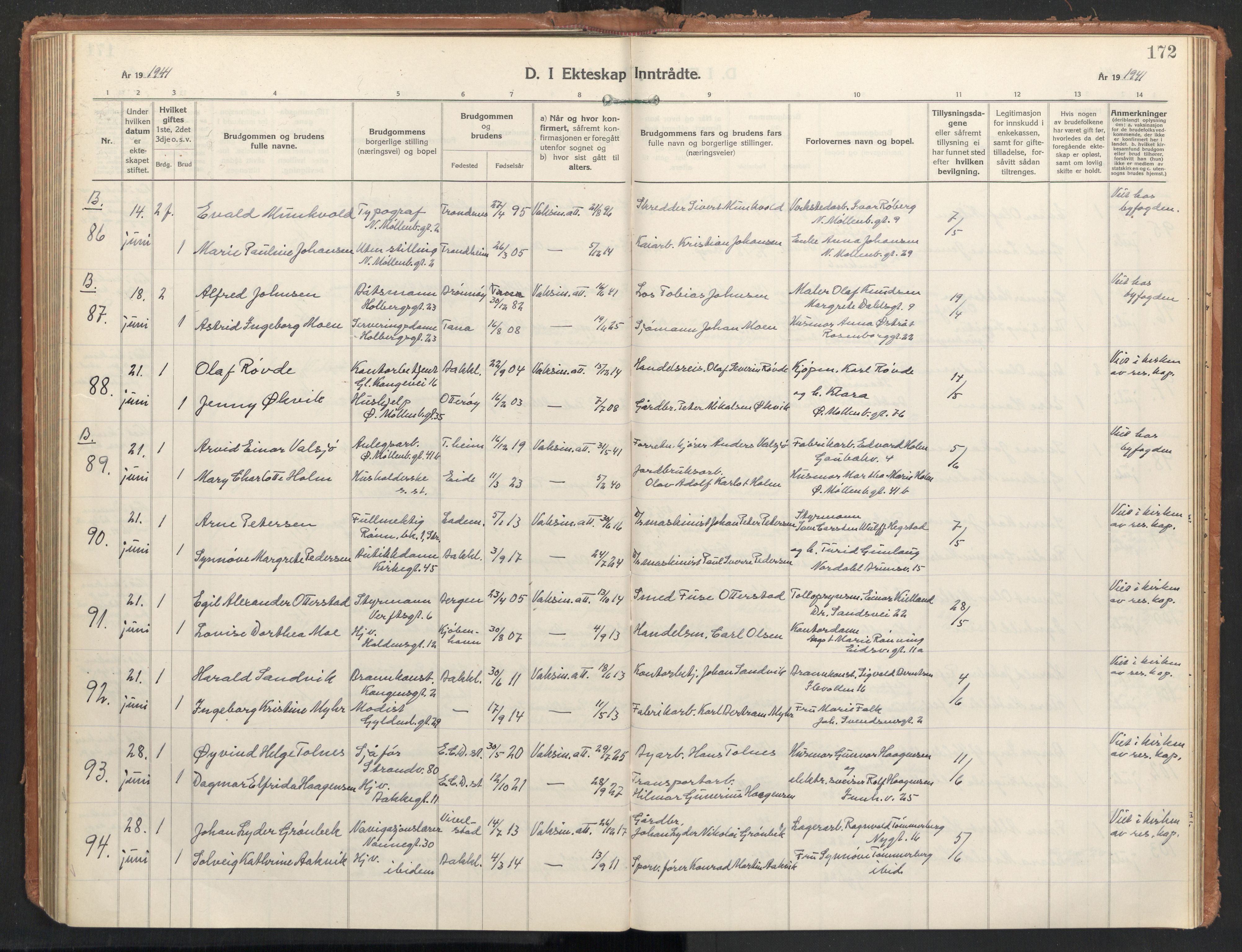 Ministerialprotokoller, klokkerbøker og fødselsregistre - Sør-Trøndelag, AV/SAT-A-1456/604/L0209: Parish register (official) no. 604A29, 1931-1945, p. 172