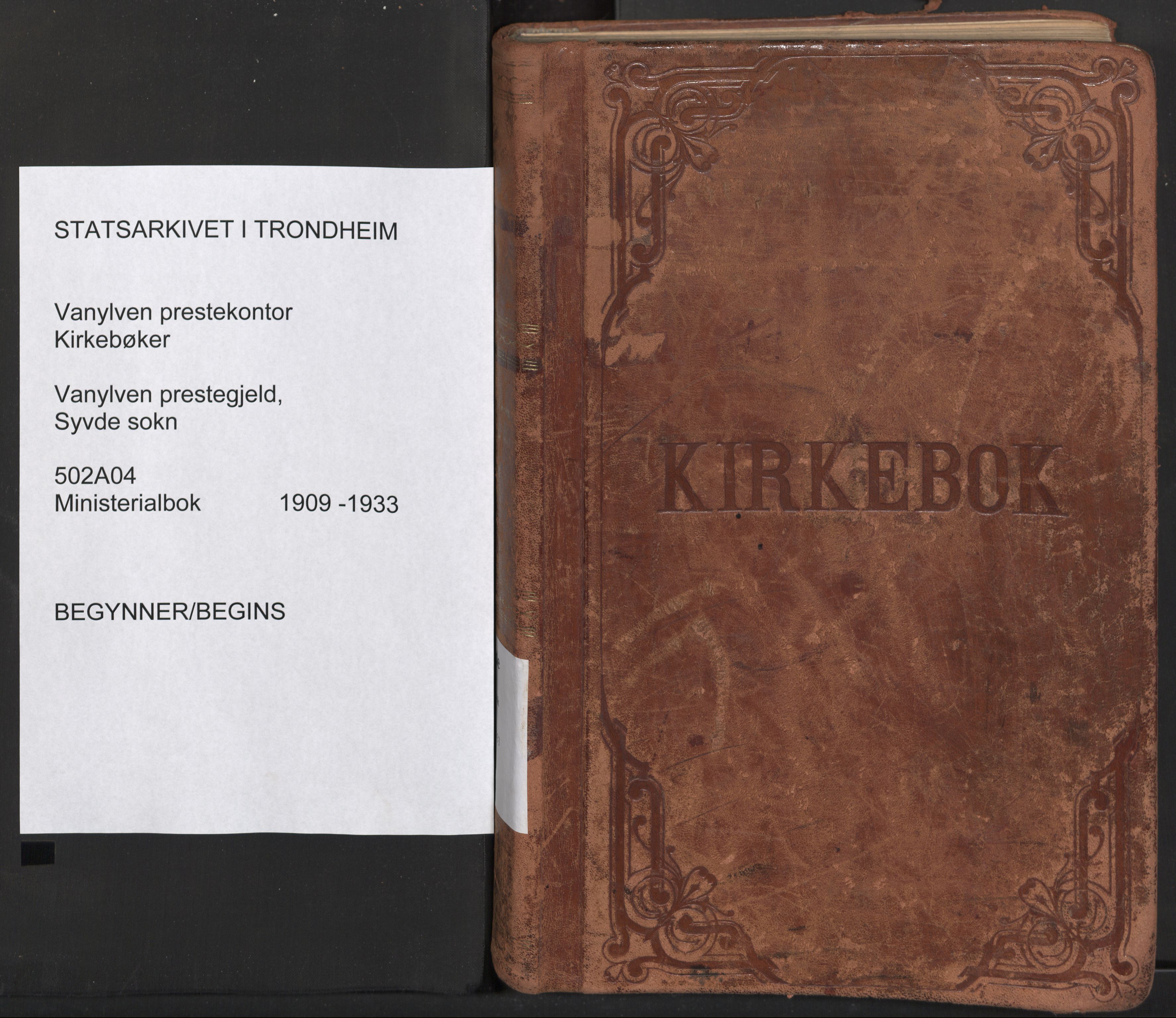 Ministerialprotokoller, klokkerbøker og fødselsregistre - Møre og Romsdal, SAT/A-1454/502/L0026: Parish register (official) no. 502A04, 1909-1933