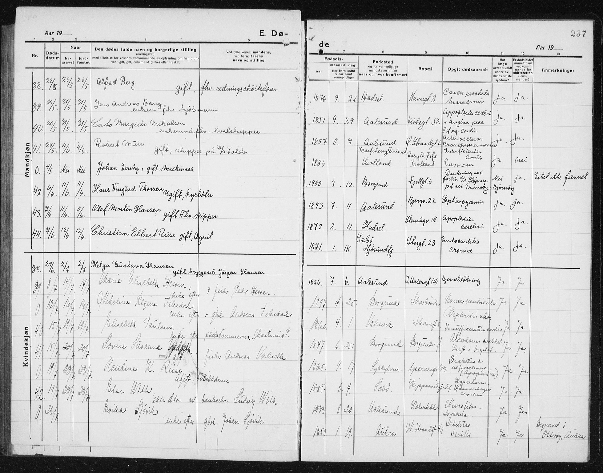 Ministerialprotokoller, klokkerbøker og fødselsregistre - Møre og Romsdal, AV/SAT-A-1454/529/L0474: Parish register (copy) no. 529C11, 1918-1938, p. 237