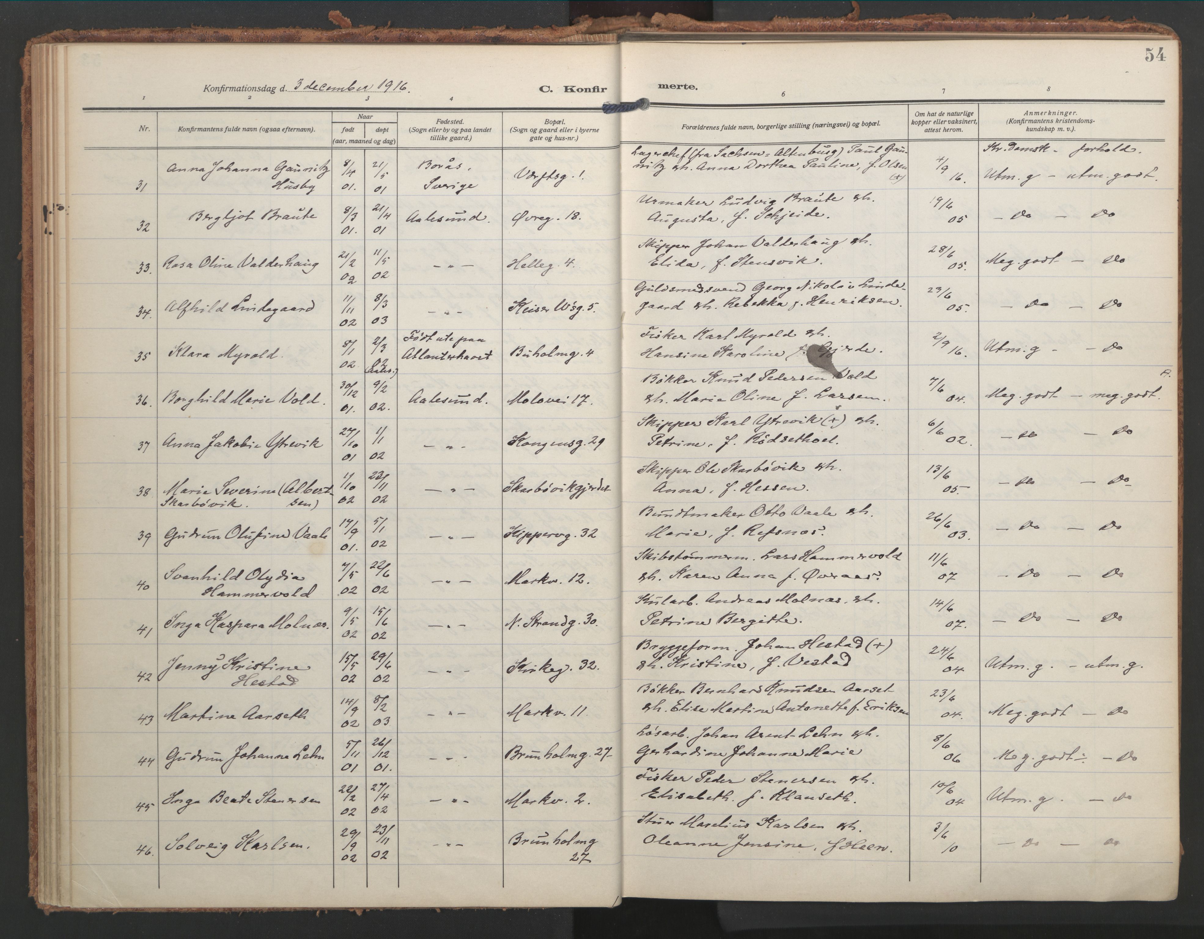 Ministerialprotokoller, klokkerbøker og fødselsregistre - Møre og Romsdal, AV/SAT-A-1454/529/L0461: Parish register (official) no. 529A11, 1914-1925, p. 54