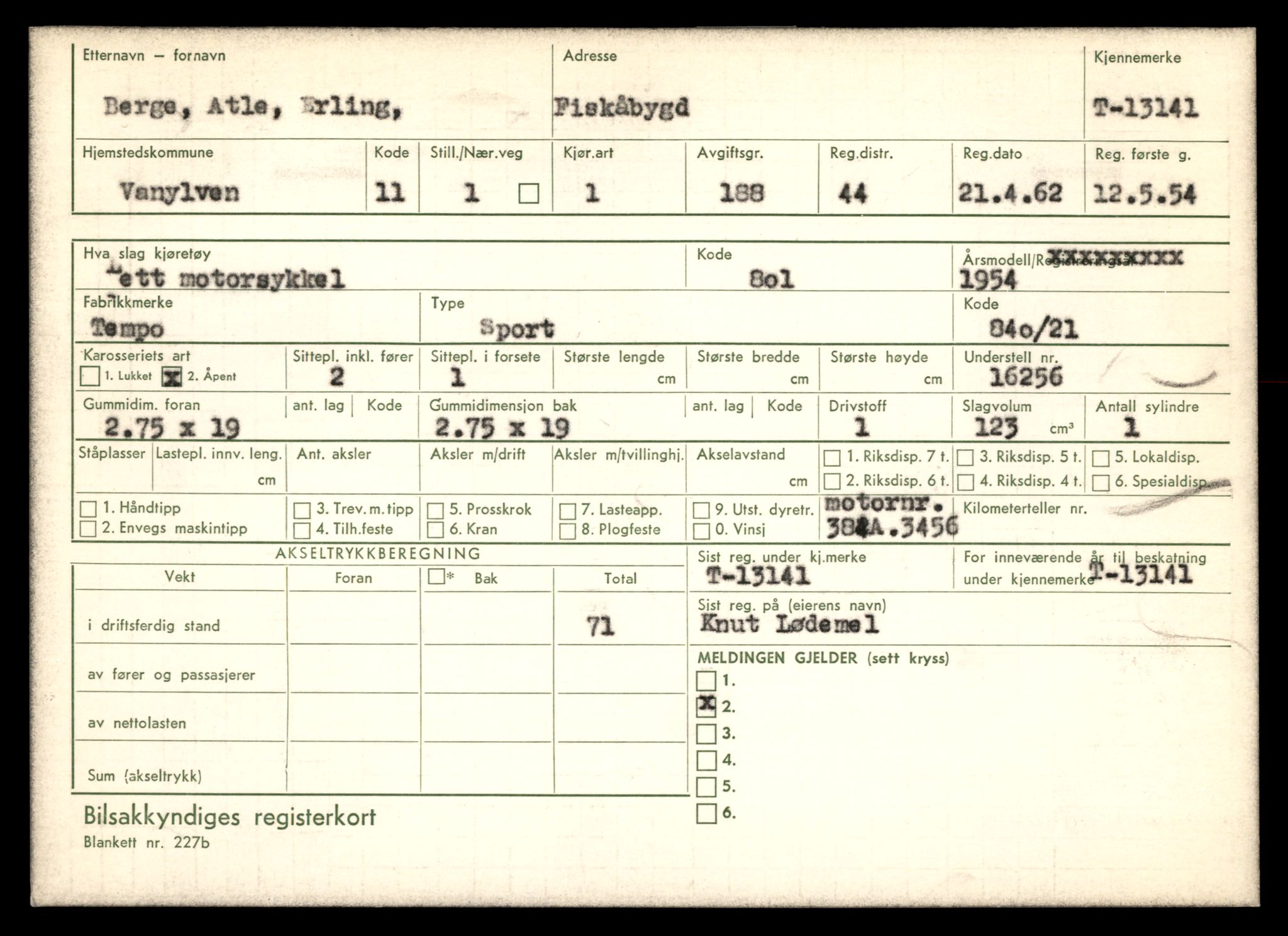 Møre og Romsdal vegkontor - Ålesund trafikkstasjon, AV/SAT-A-4099/F/Fe/L0037: Registreringskort for kjøretøy T 13031 - T 13179, 1927-1998, p. 2167