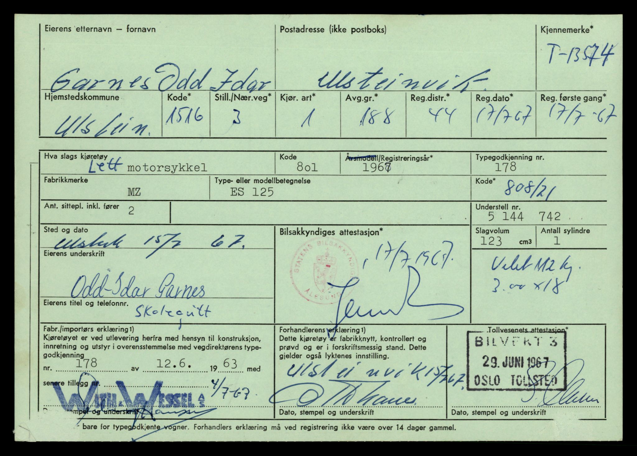 Møre og Romsdal vegkontor - Ålesund trafikkstasjon, AV/SAT-A-4099/F/Fe/L0040: Registreringskort for kjøretøy T 13531 - T 13709, 1927-1998, p. 819