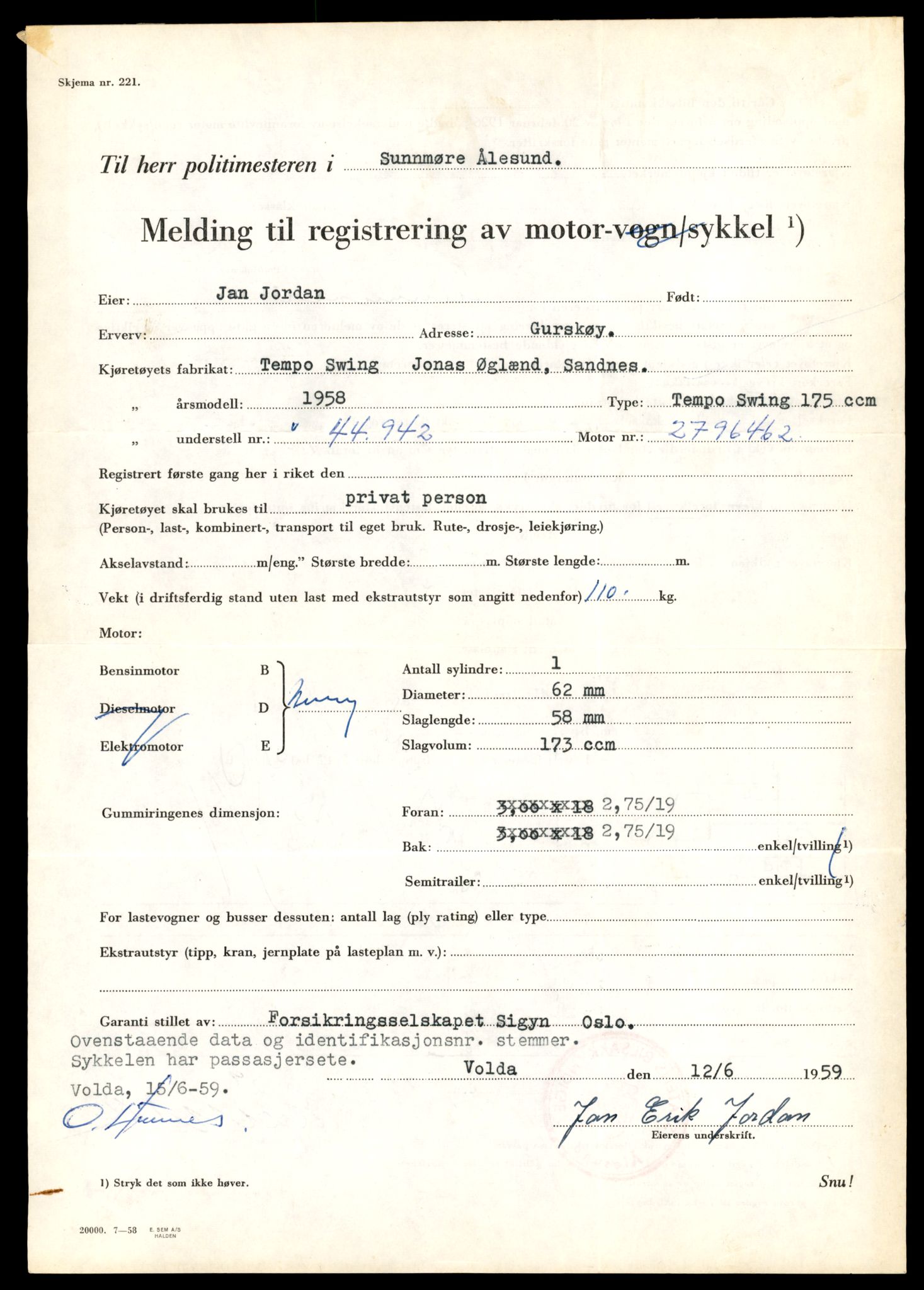 Møre og Romsdal vegkontor - Ålesund trafikkstasjon, AV/SAT-A-4099/F/Fe/L0041: Registreringskort for kjøretøy T 13710 - T 13905, 1927-1998, p. 1375