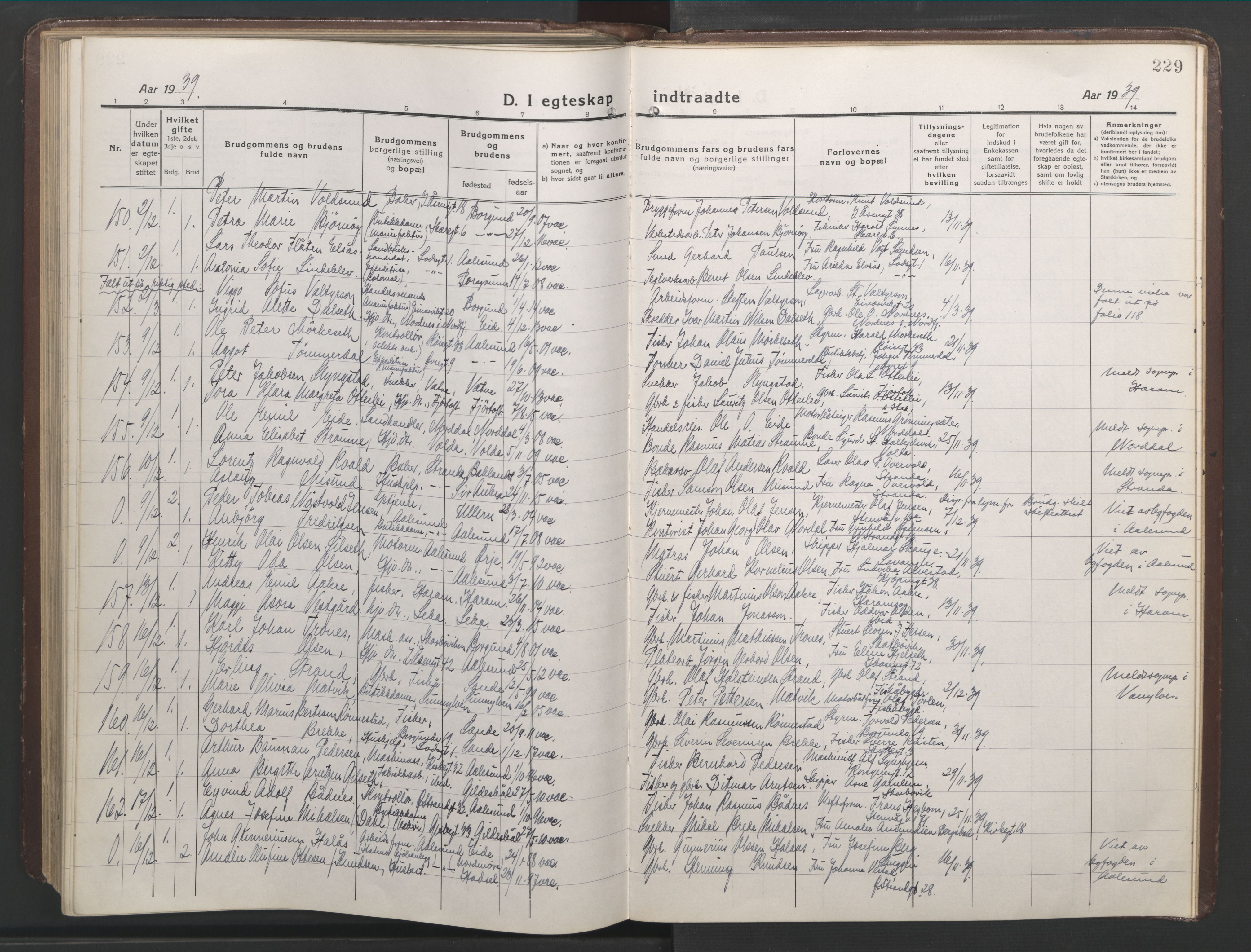 Ministerialprotokoller, klokkerbøker og fødselsregistre - Møre og Romsdal, AV/SAT-A-1454/529/L0473: Parish register (copy) no. 529C10, 1918-1941, p. 229