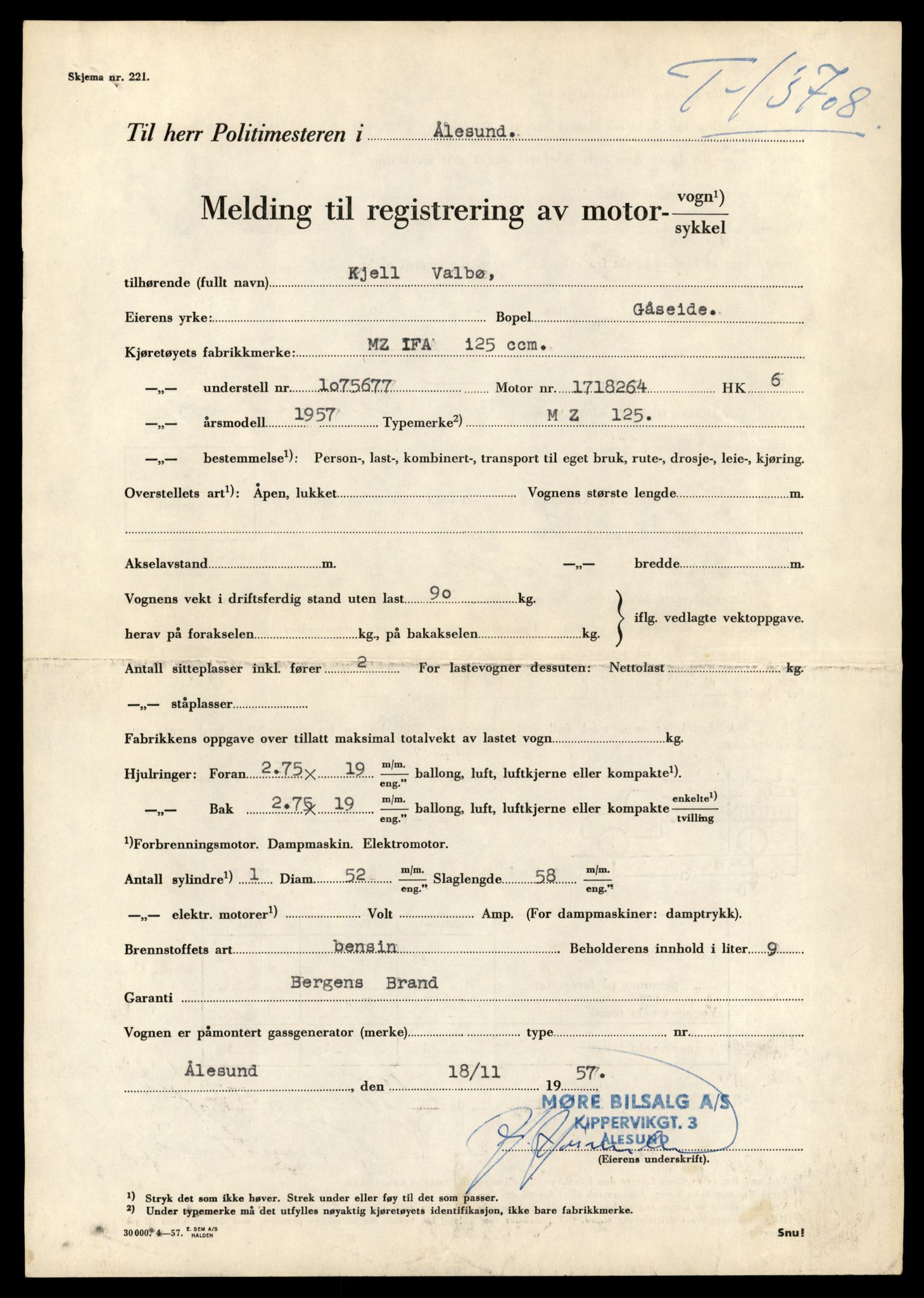 Møre og Romsdal vegkontor - Ålesund trafikkstasjon, AV/SAT-A-4099/F/Fe/L0040: Registreringskort for kjøretøy T 13531 - T 13709, 1927-1998, p. 3049