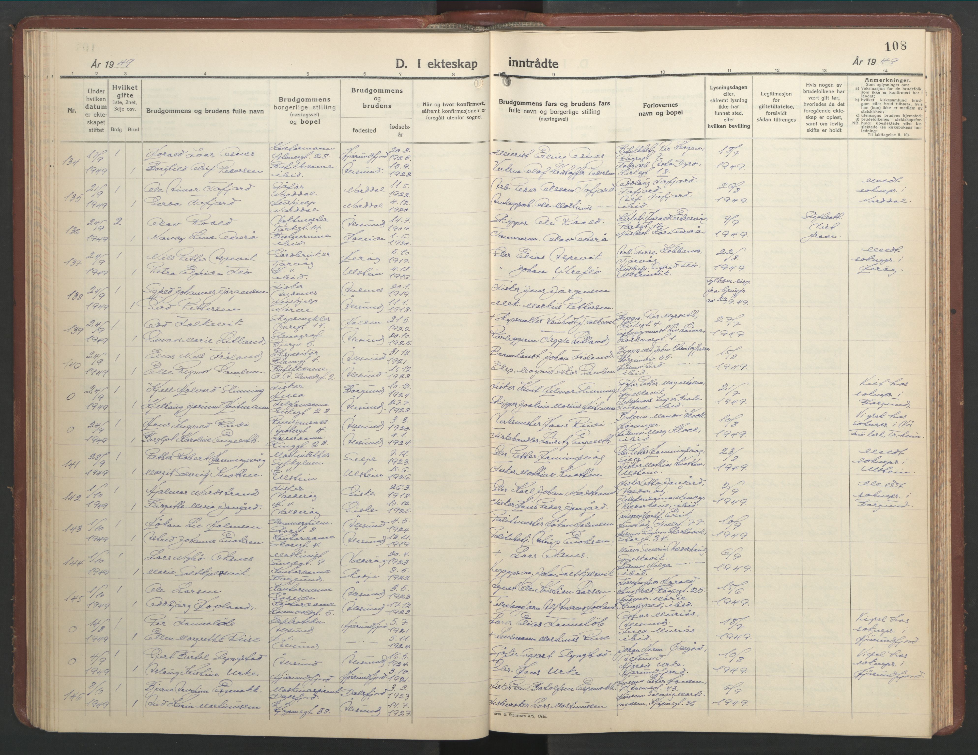 Ministerialprotokoller, klokkerbøker og fødselsregistre - Møre og Romsdal, AV/SAT-A-1454/529/L0479: Parish register (copy) no. 529C16, 1941-1950, p. 108