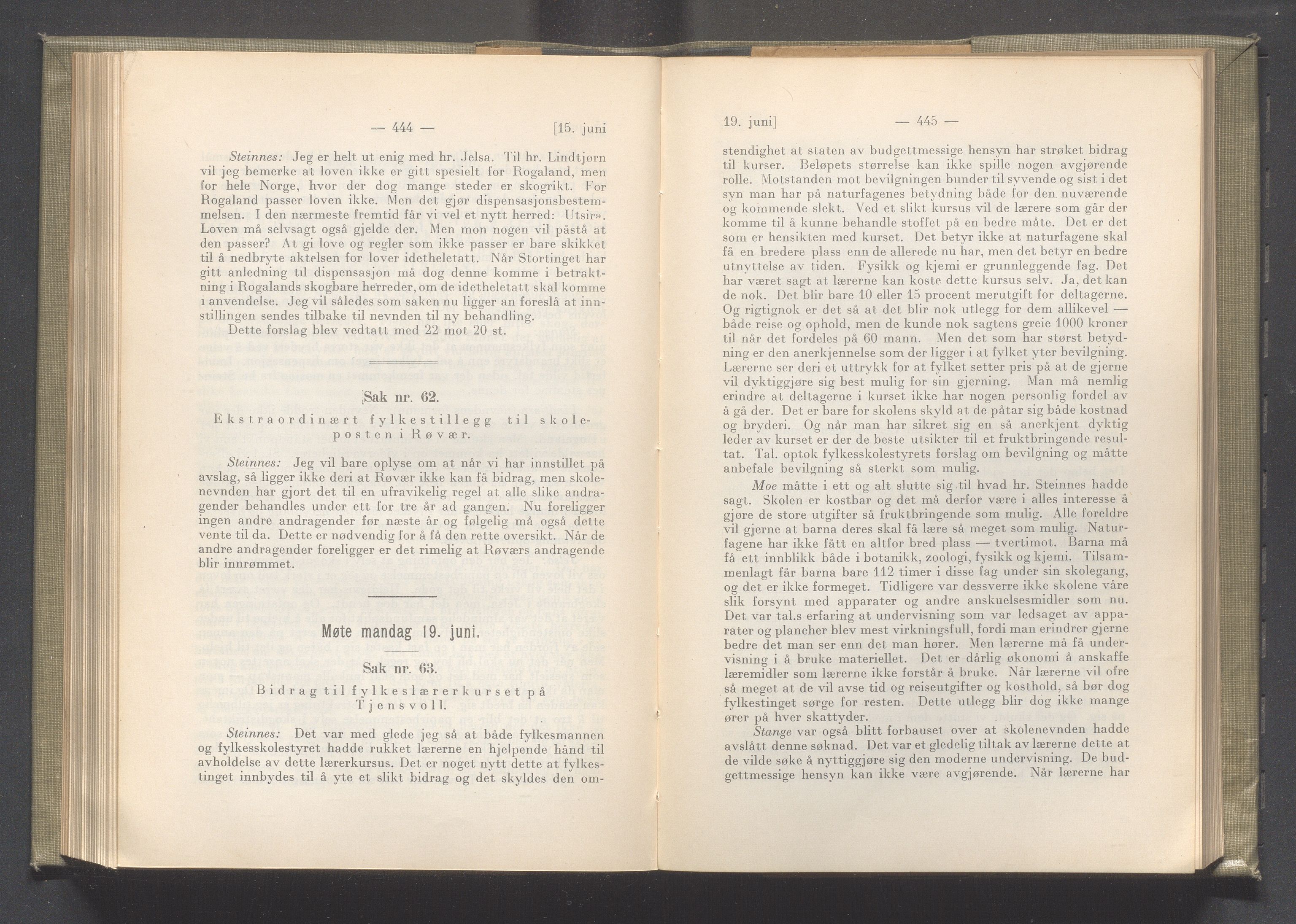 Rogaland fylkeskommune - Fylkesrådmannen , IKAR/A-900/A/Aa/Aaa/L0041: Møtebok , 1922, p. 444-445