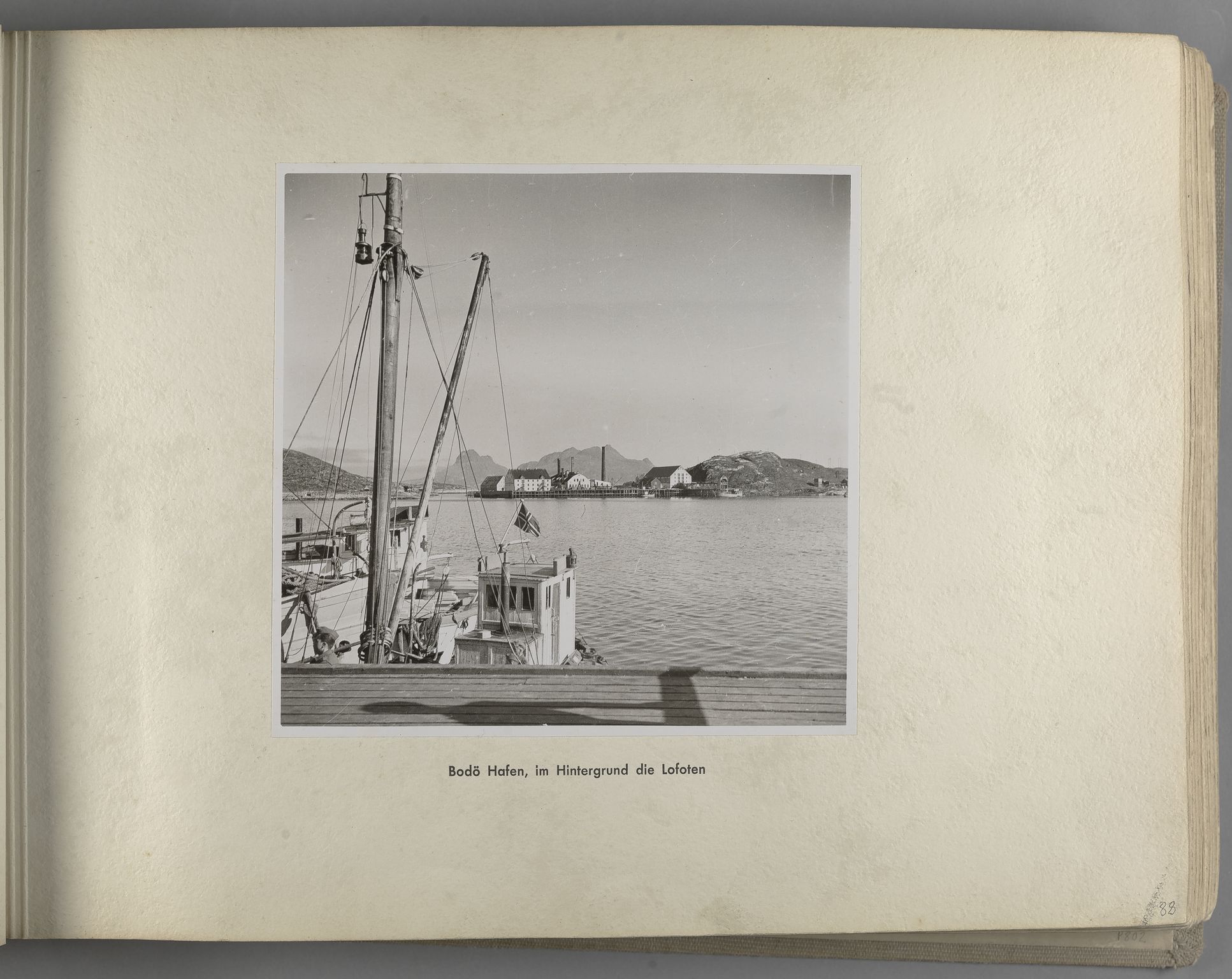 Tyske arkiver, Reichskommissariat, Bildarchiv, AV/RA-RAFA-3309/U/L0071: Fotoalbum: Mit dem Reichskommissar nach Nordnorwegen und Finnland 10. bis 27. Juli 1942, 1942, p. 35