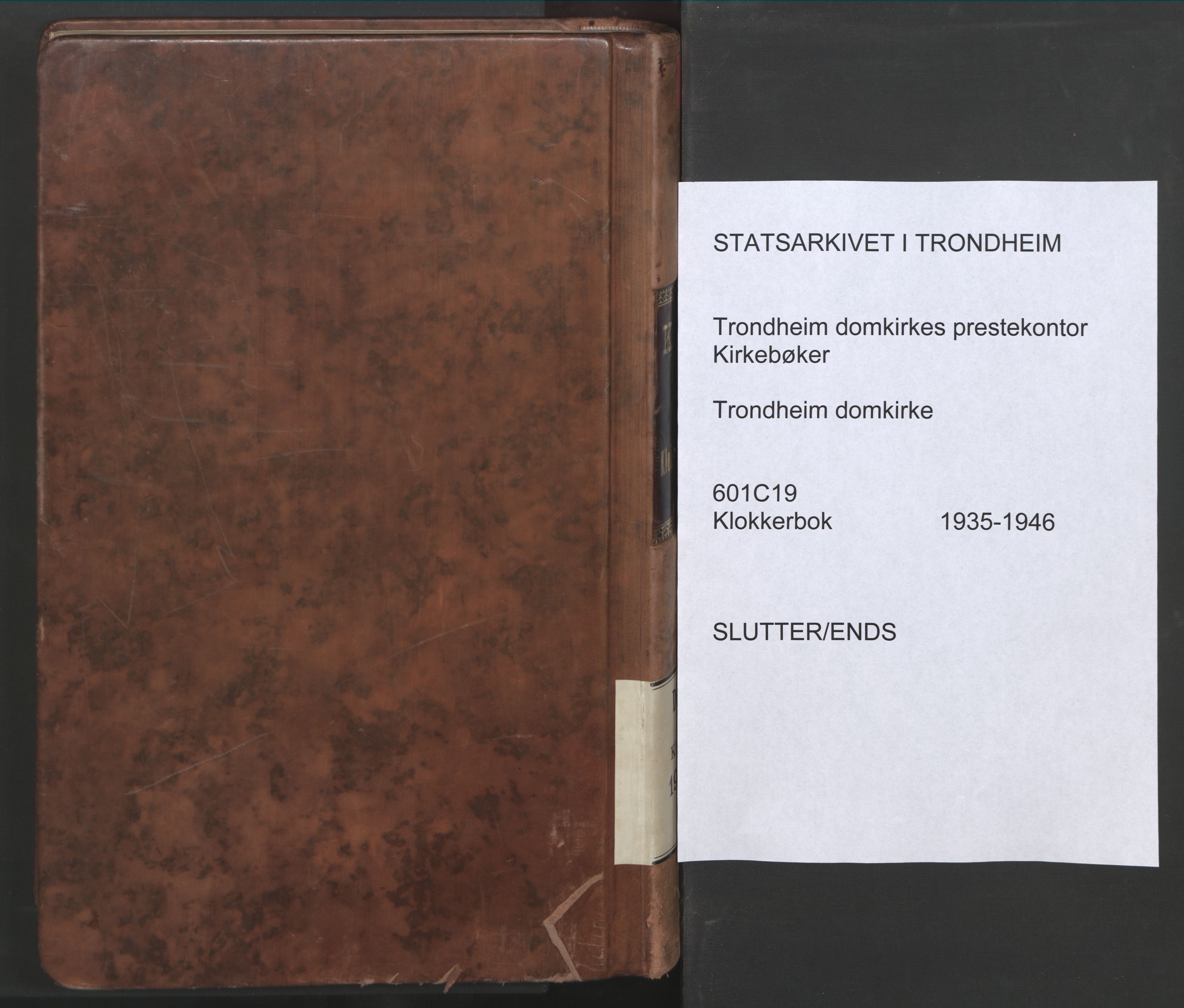 Ministerialprotokoller, klokkerbøker og fødselsregistre - Sør-Trøndelag, SAT/A-1456/601/L0101: Parish register (copy) no. 601C19, 1935-1946, p. 240
