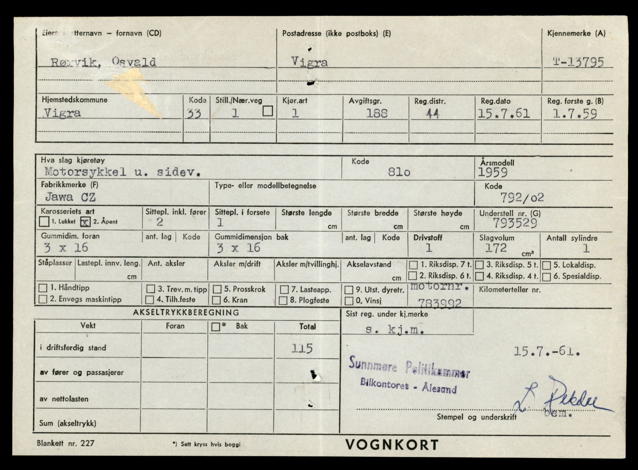 Møre og Romsdal vegkontor - Ålesund trafikkstasjon, AV/SAT-A-4099/F/Fe/L0041: Registreringskort for kjøretøy T 13710 - T 13905, 1927-1998, p. 1475
