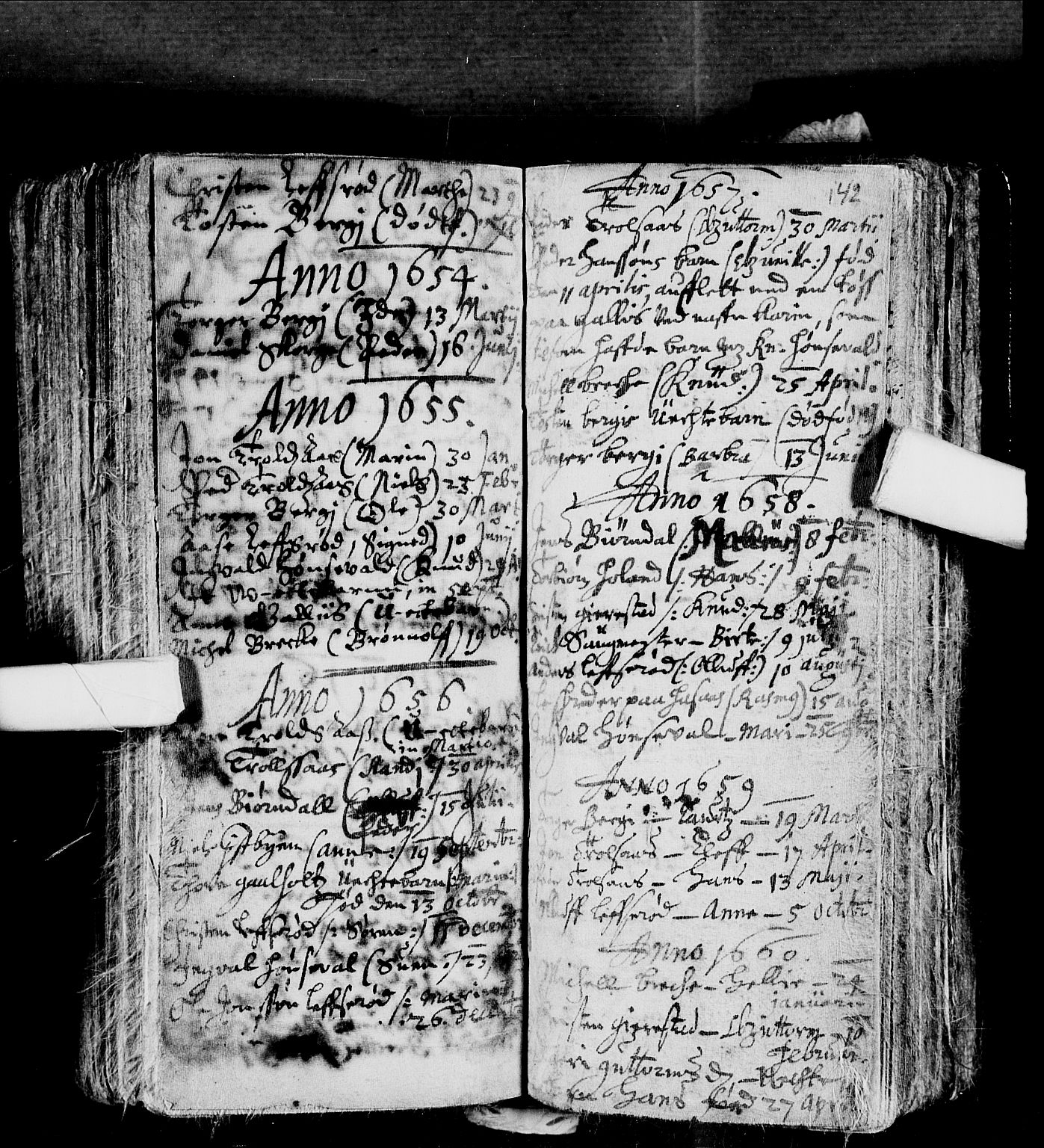 Andebu kirkebøker, AV/SAKO-A-336/F/Fa/L0001: Parish register (official) no. 1 /2, 1623-1738, p. 142