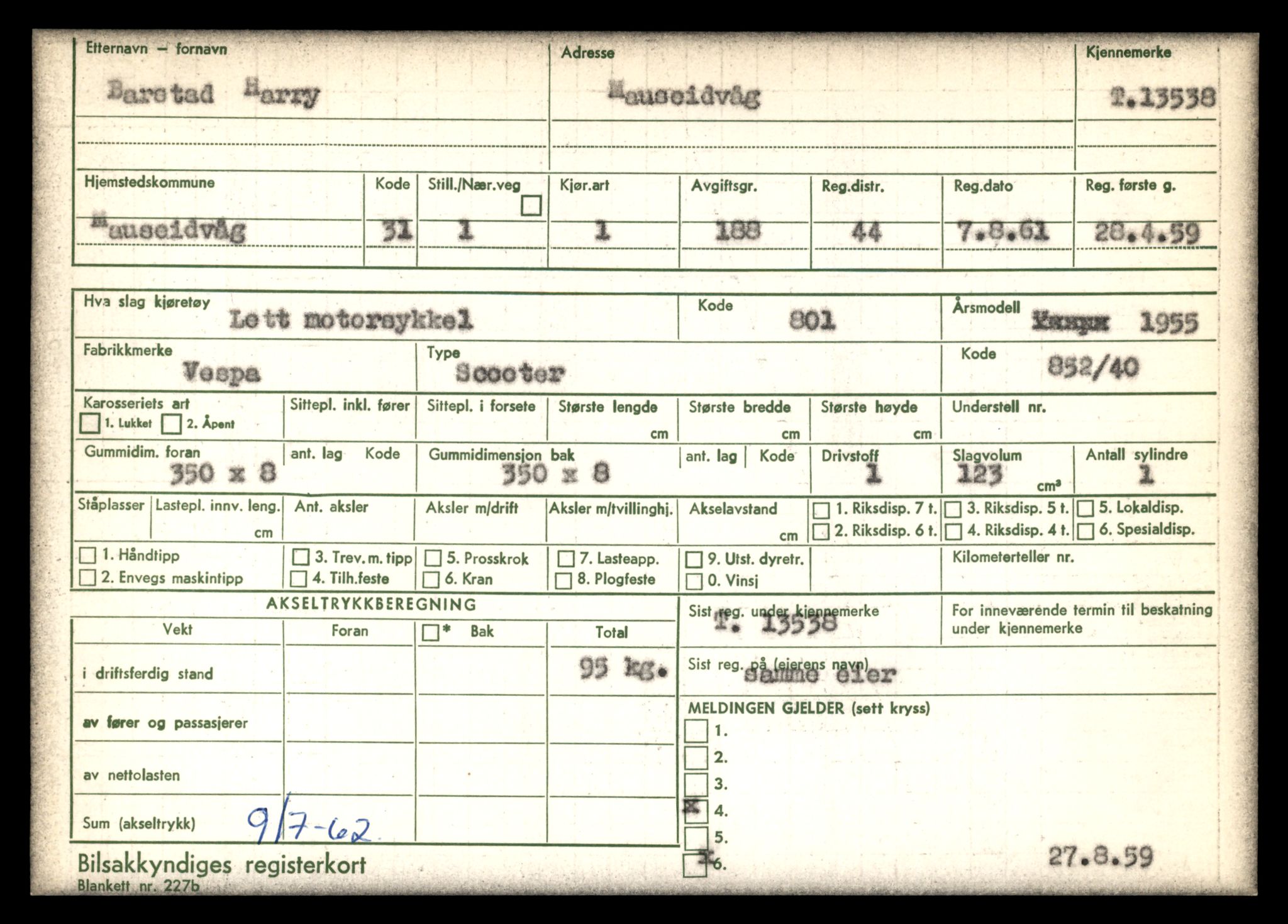 Møre og Romsdal vegkontor - Ålesund trafikkstasjon, AV/SAT-A-4099/F/Fe/L0040: Registreringskort for kjøretøy T 13531 - T 13709, 1927-1998, p. 160