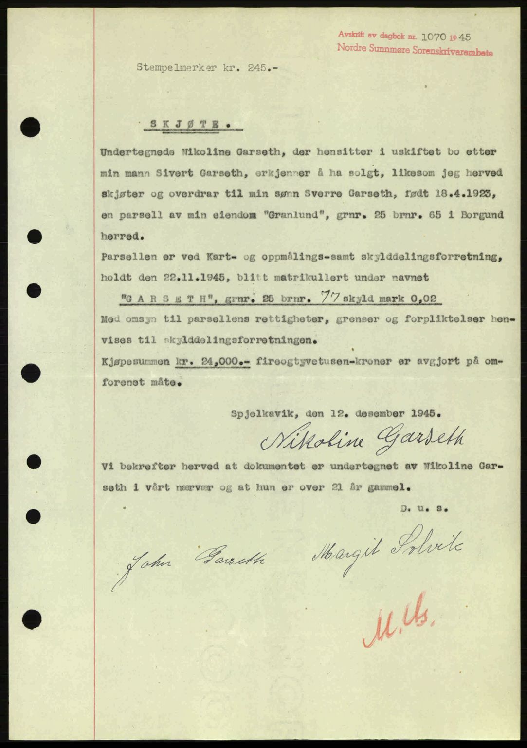 Nordre Sunnmøre sorenskriveri, AV/SAT-A-0006/1/2/2C/2Ca: Mortgage book no. A20a, 1945-1945, Diary no: : 1070/1945