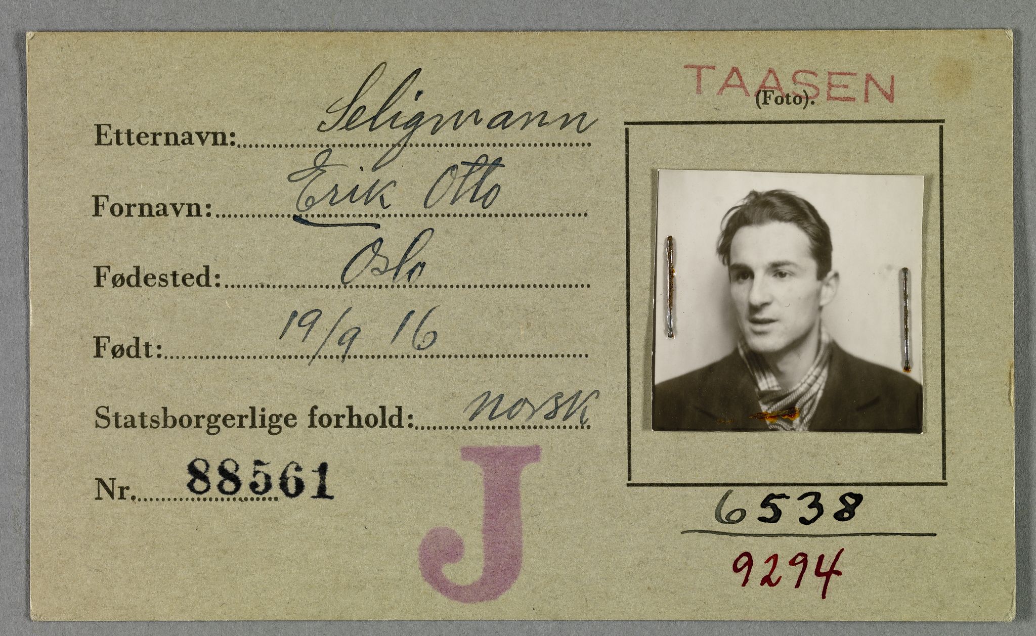 Sosialdepartementet, Våre Falne, RA/S-1708/E/Ee/L0021A: Fotografier av jøder på legitimasjonskort (1941-42), 1941-1942, p. 309