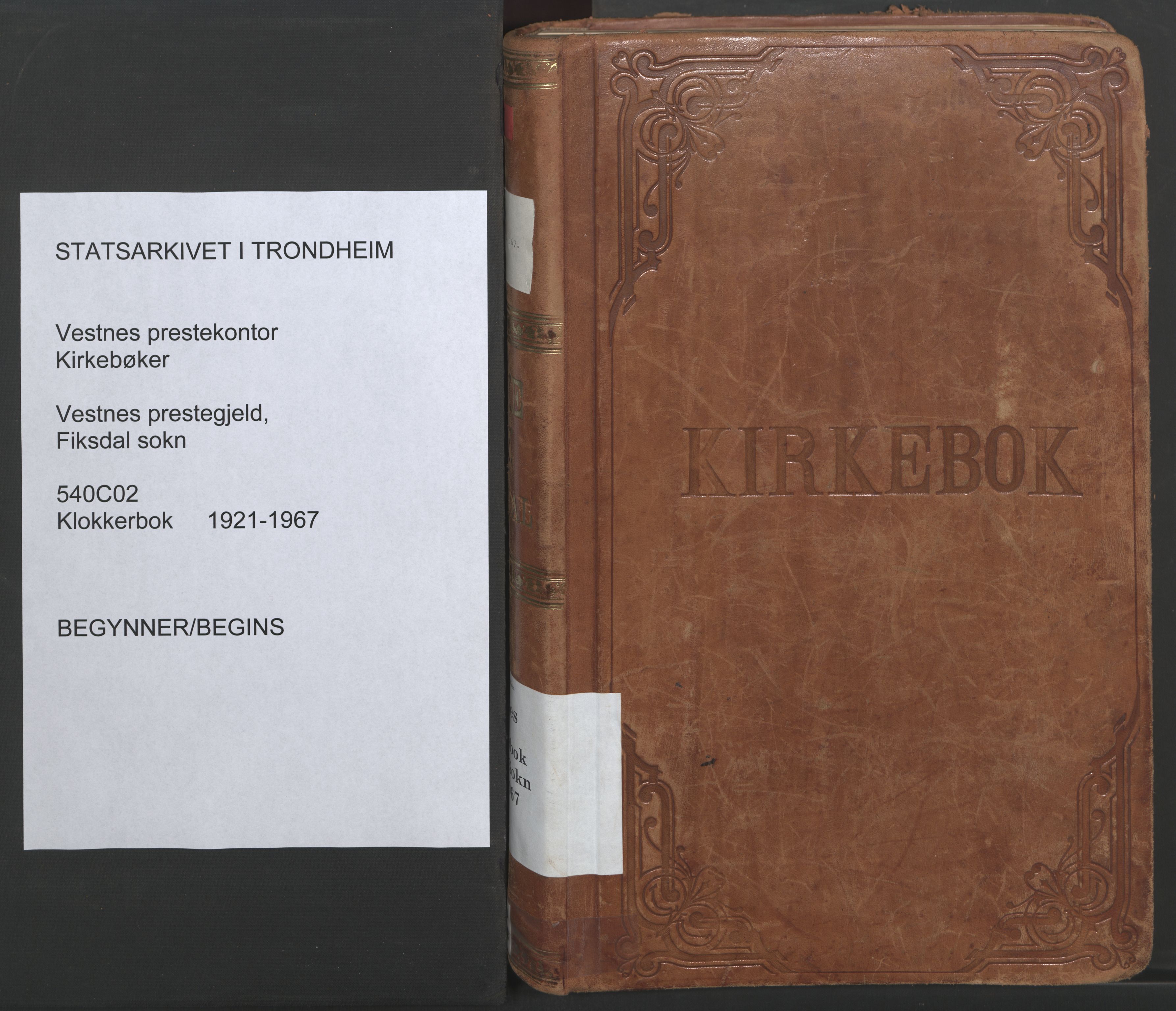 Ministerialprotokoller, klokkerbøker og fødselsregistre - Møre og Romsdal, AV/SAT-A-1454/540/L0542: Parish register (copy) no. 540C02, 1921-1967