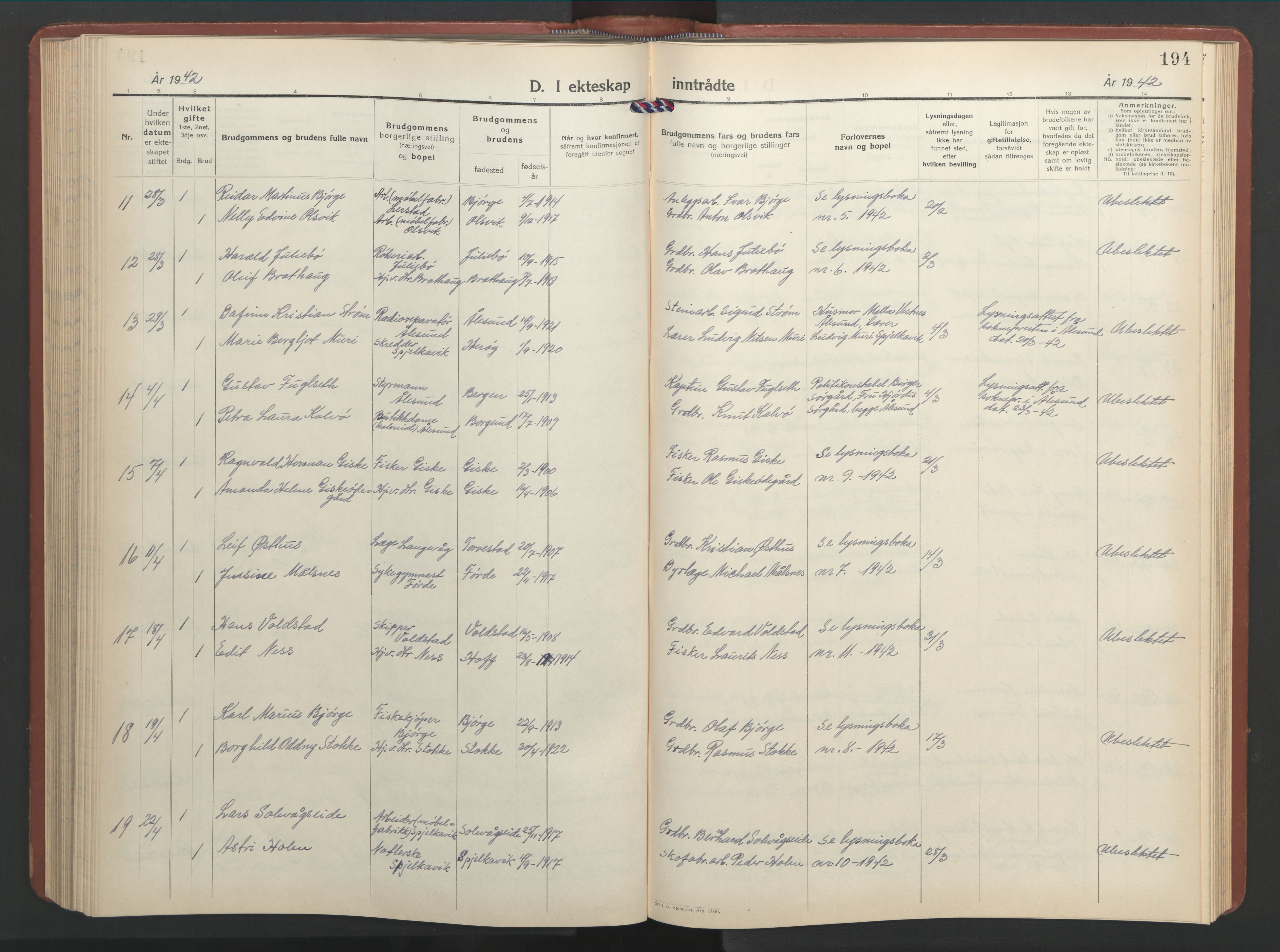 Ministerialprotokoller, klokkerbøker og fødselsregistre - Møre og Romsdal, SAT/A-1454/528/L0437: Parish register (copy) no. 528C18, 1939-1948, p. 194