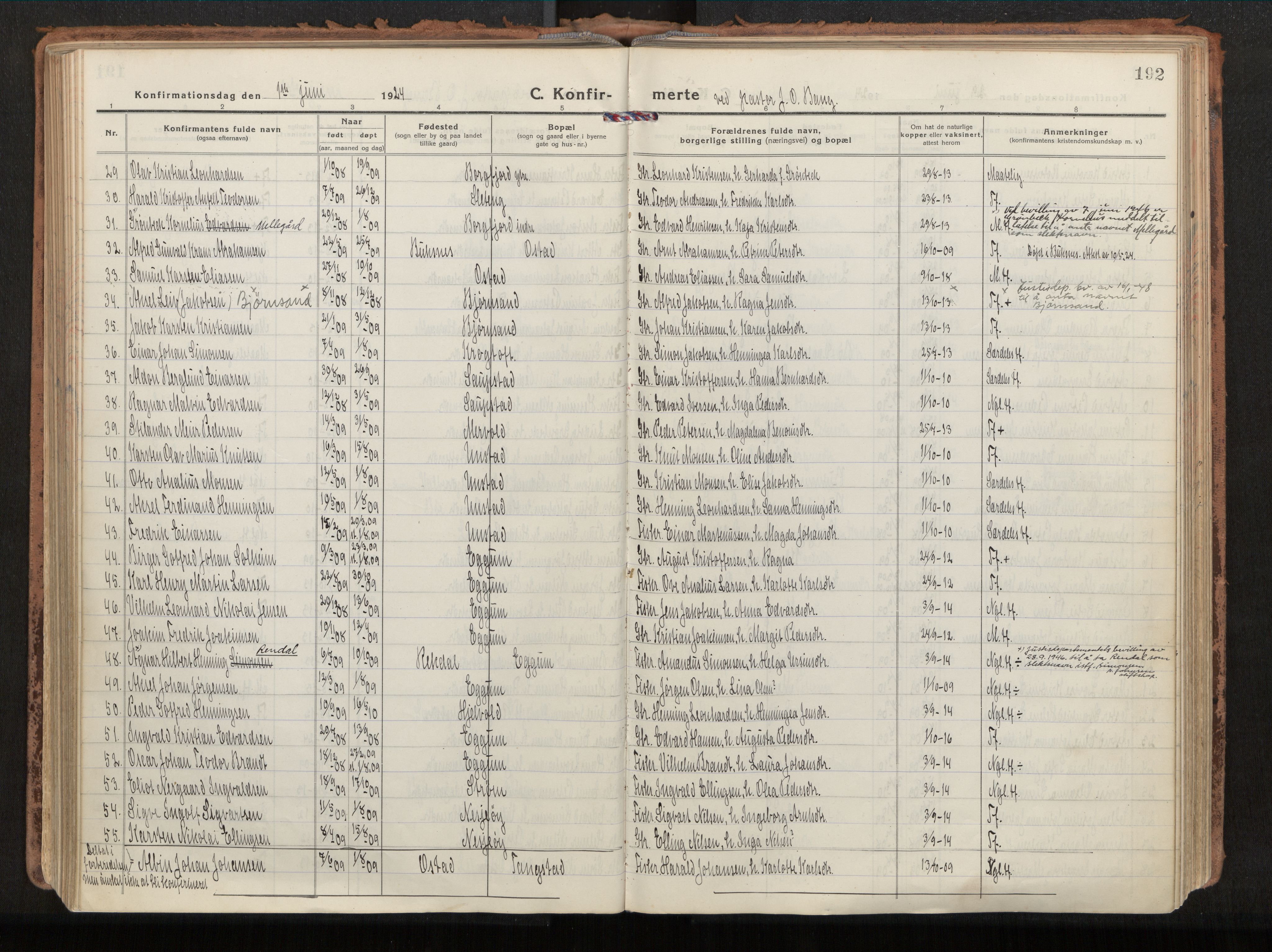 Ministerialprotokoller, klokkerbøker og fødselsregistre - Nordland, SAT/A-1459/880/L1136: Parish register (official) no. 880A10, 1919-1927, p. 192