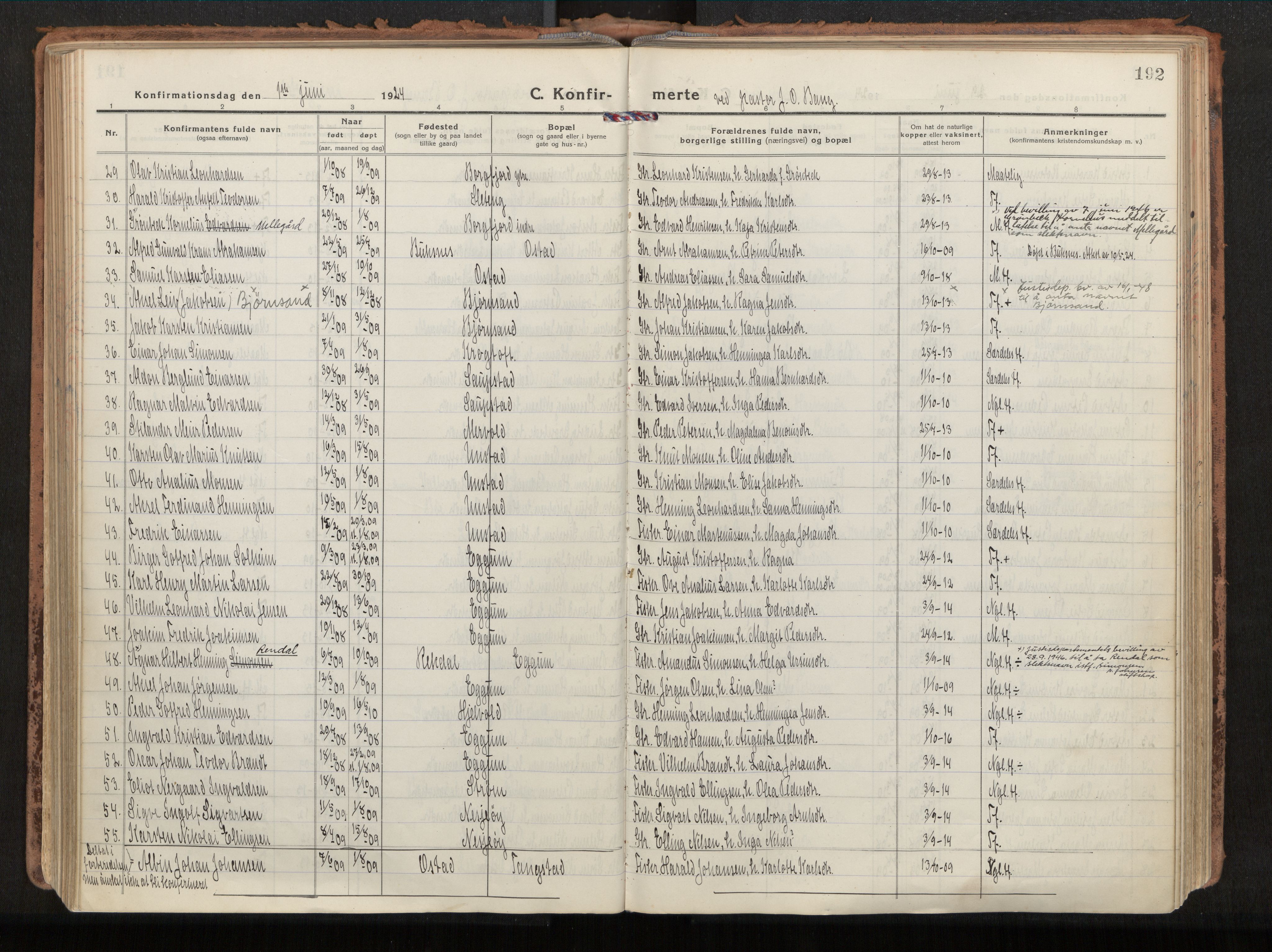 Ministerialprotokoller, klokkerbøker og fødselsregistre - Nordland, AV/SAT-A-1459/880/L1136: Parish register (official) no. 880A10, 1919-1927, p. 192