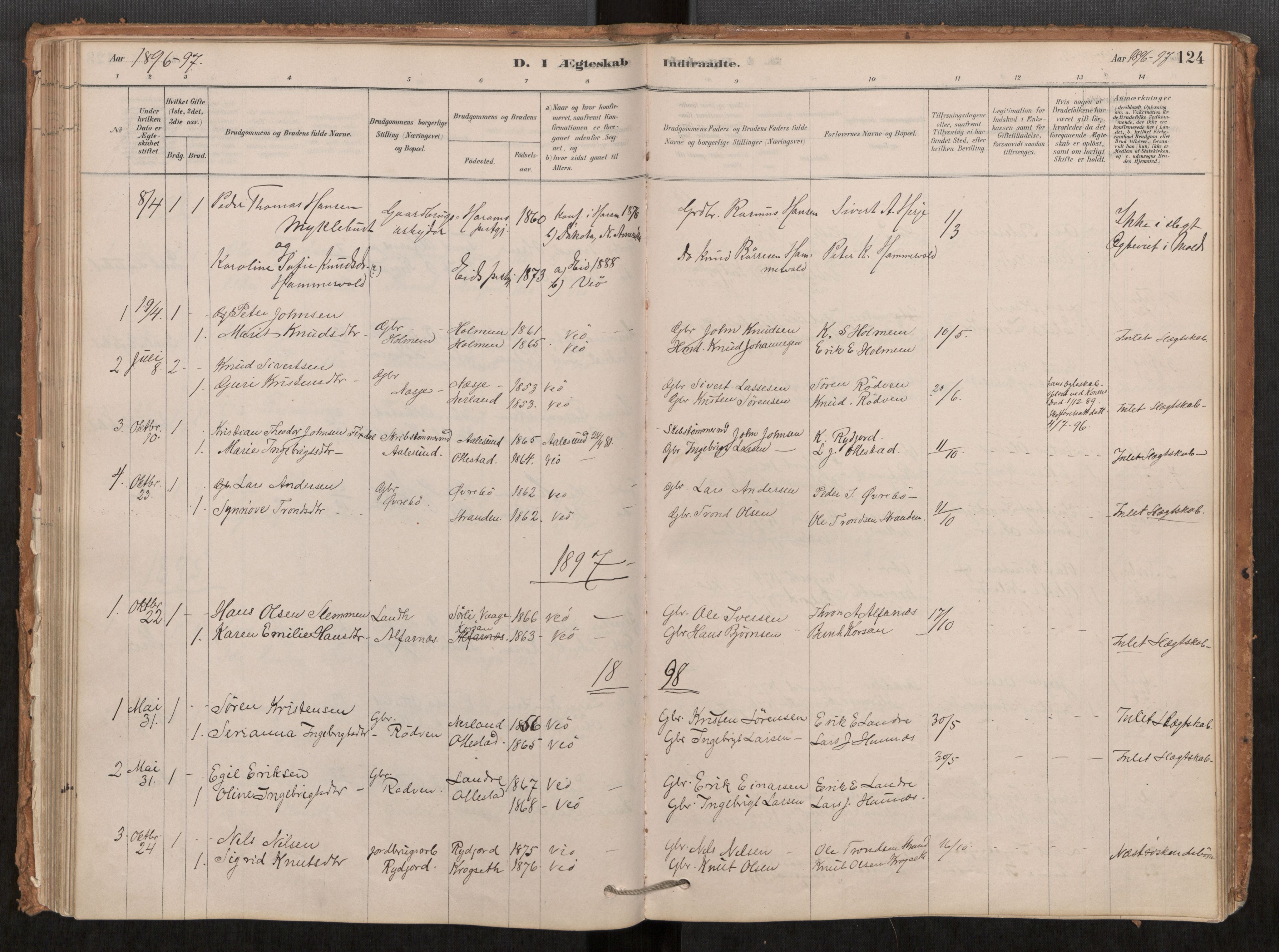 Ministerialprotokoller, klokkerbøker og fødselsregistre - Møre og Romsdal, SAT/A-1454/548/L0615: Parish register (official) no. 548A02, 1878-1906, p. 124