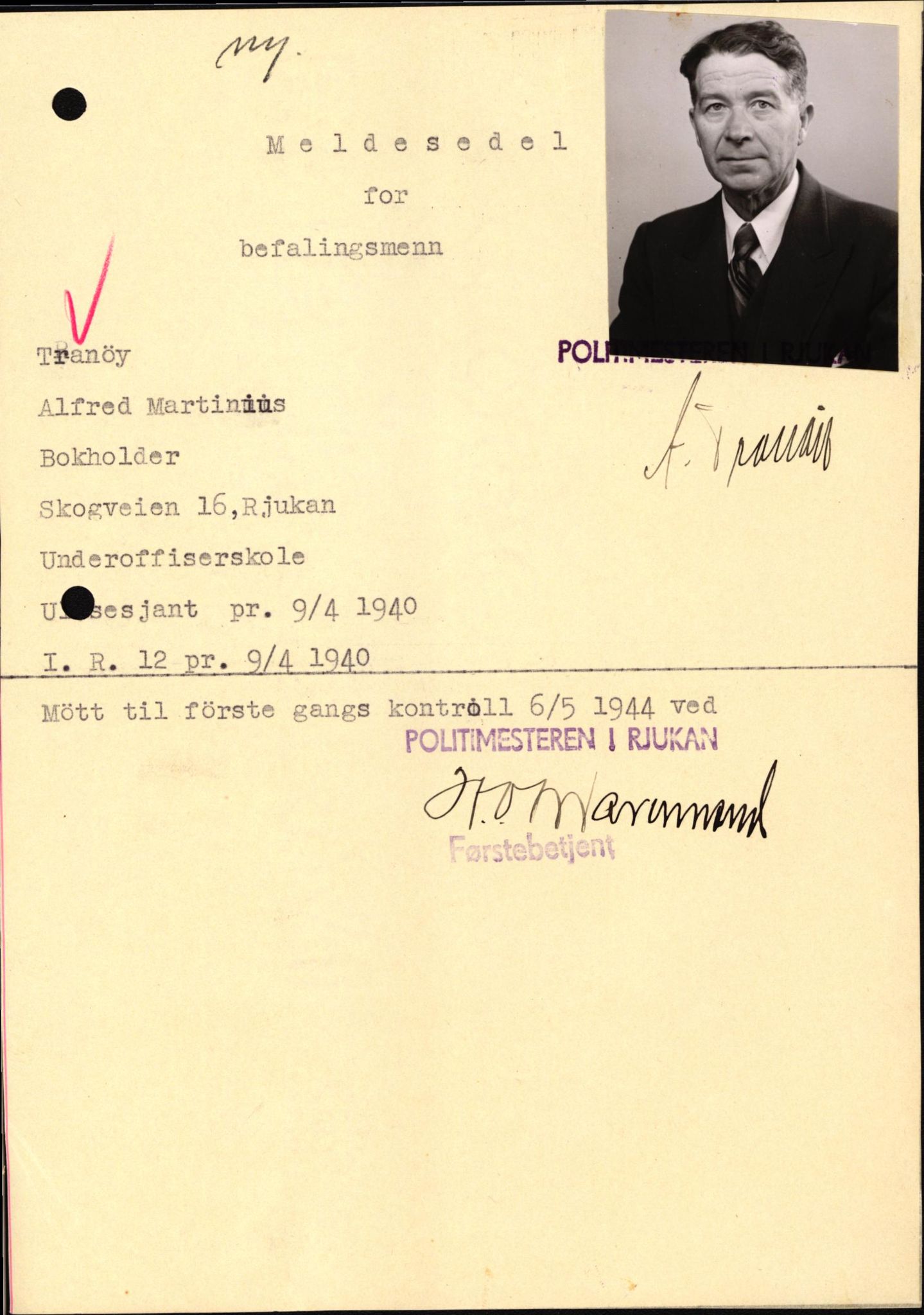 Forsvaret, Forsvarets krigshistoriske avdeling, AV/RA-RAFA-2017/Y/Yf/L0209: II-C-11-2121  -  Okkupasjonstiden.  Meldesedler for befal med foto og oppl. om militær grad 9. apr. 1940., 1944-1945, p. 1115