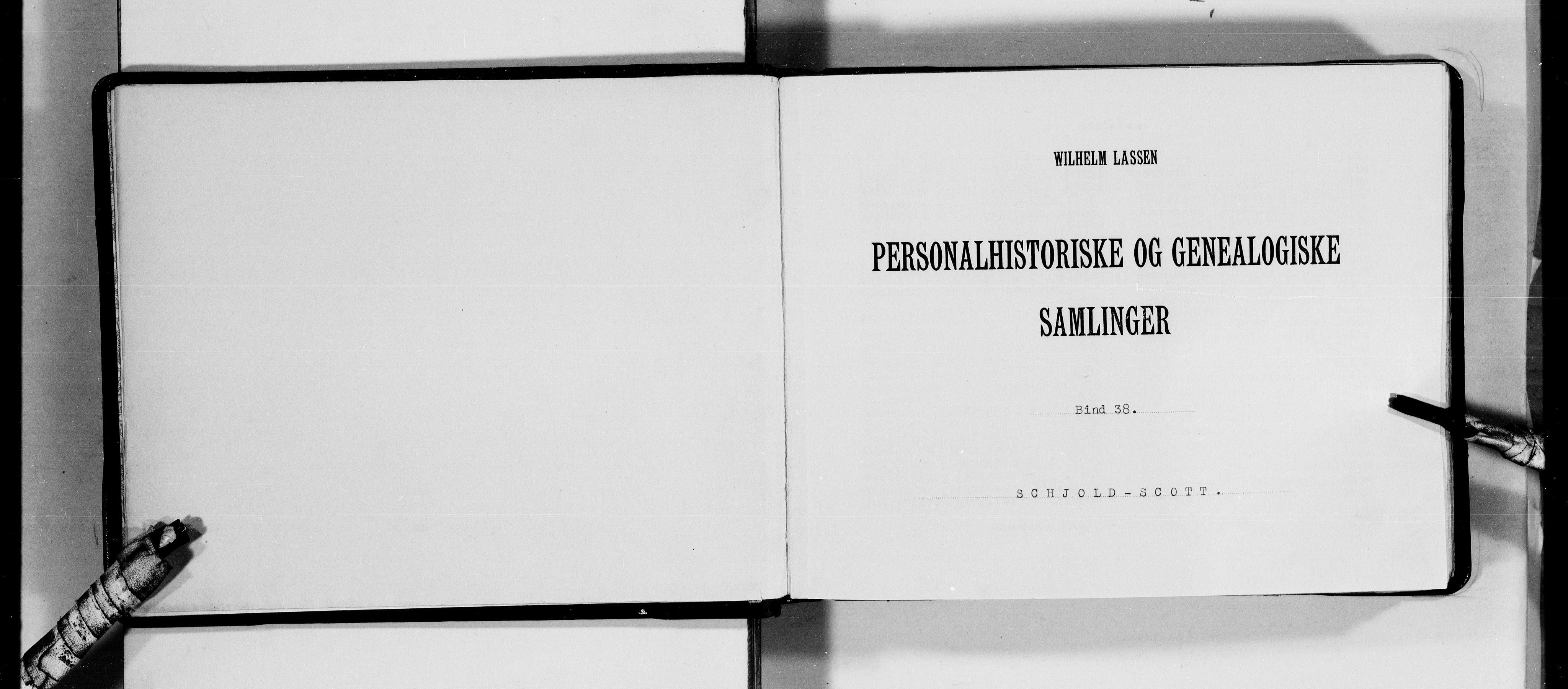 Lassens samlinger, AV/RA-PA-0051/F/Fa/L0038: Personalhistoriske og genealogiske opptegnelser: Schjold - Scott, 1500-1907