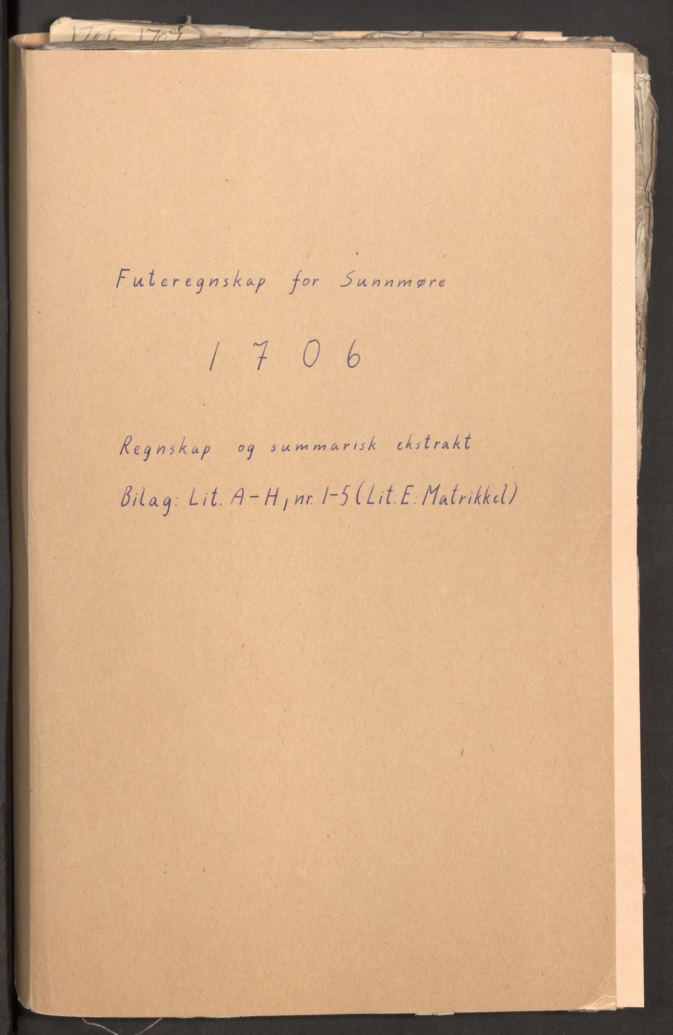 Rentekammeret inntil 1814, Reviderte regnskaper, Fogderegnskap, RA/EA-4092/R54/L3561: Fogderegnskap Sunnmøre, 1706-1707, p. 2