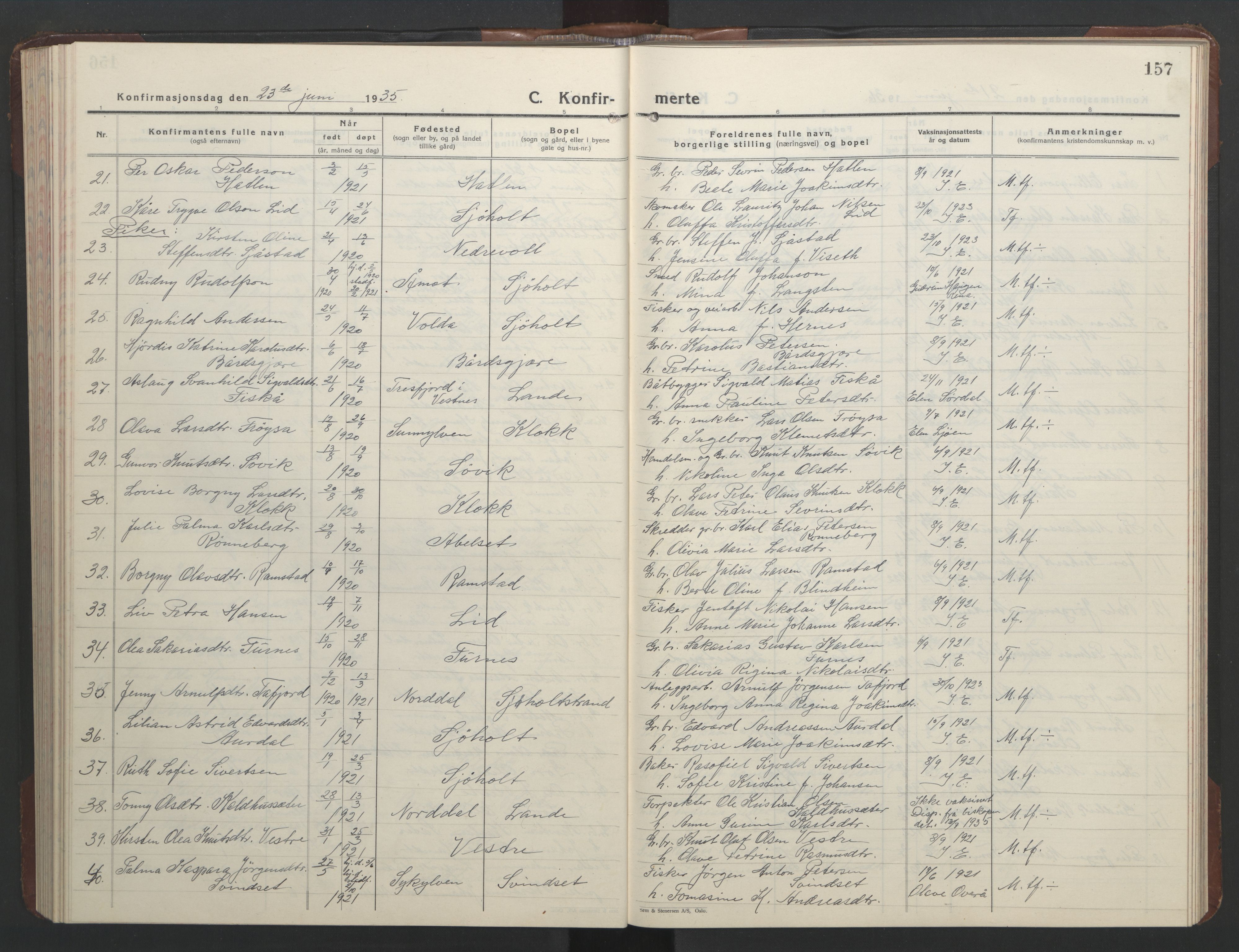 Ministerialprotokoller, klokkerbøker og fødselsregistre - Møre og Romsdal, SAT/A-1454/522/L0329: Parish register (copy) no. 522C08, 1926-1951, p. 157