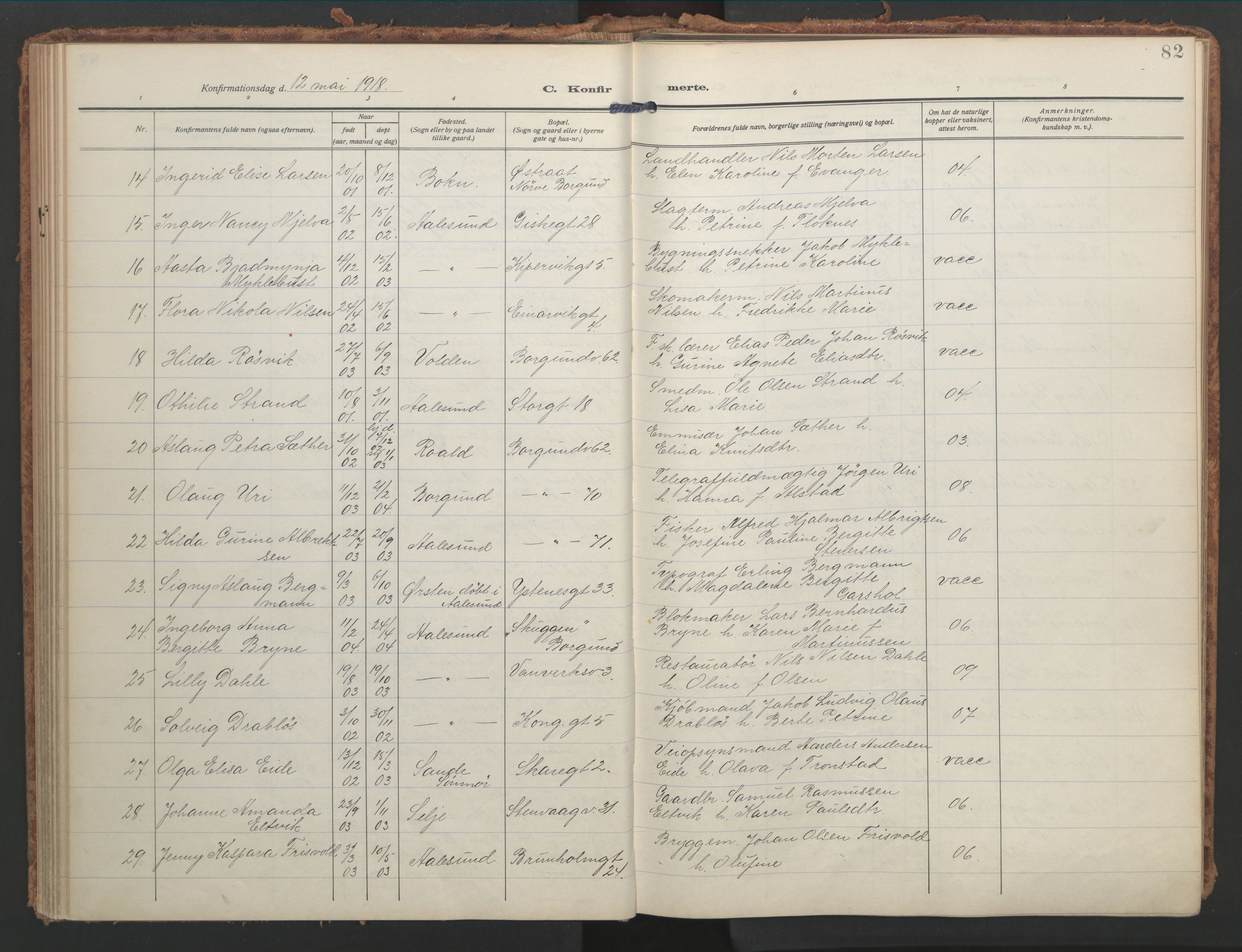 Ministerialprotokoller, klokkerbøker og fødselsregistre - Møre og Romsdal, AV/SAT-A-1454/529/L0461: Parish register (official) no. 529A11, 1914-1925, p. 82