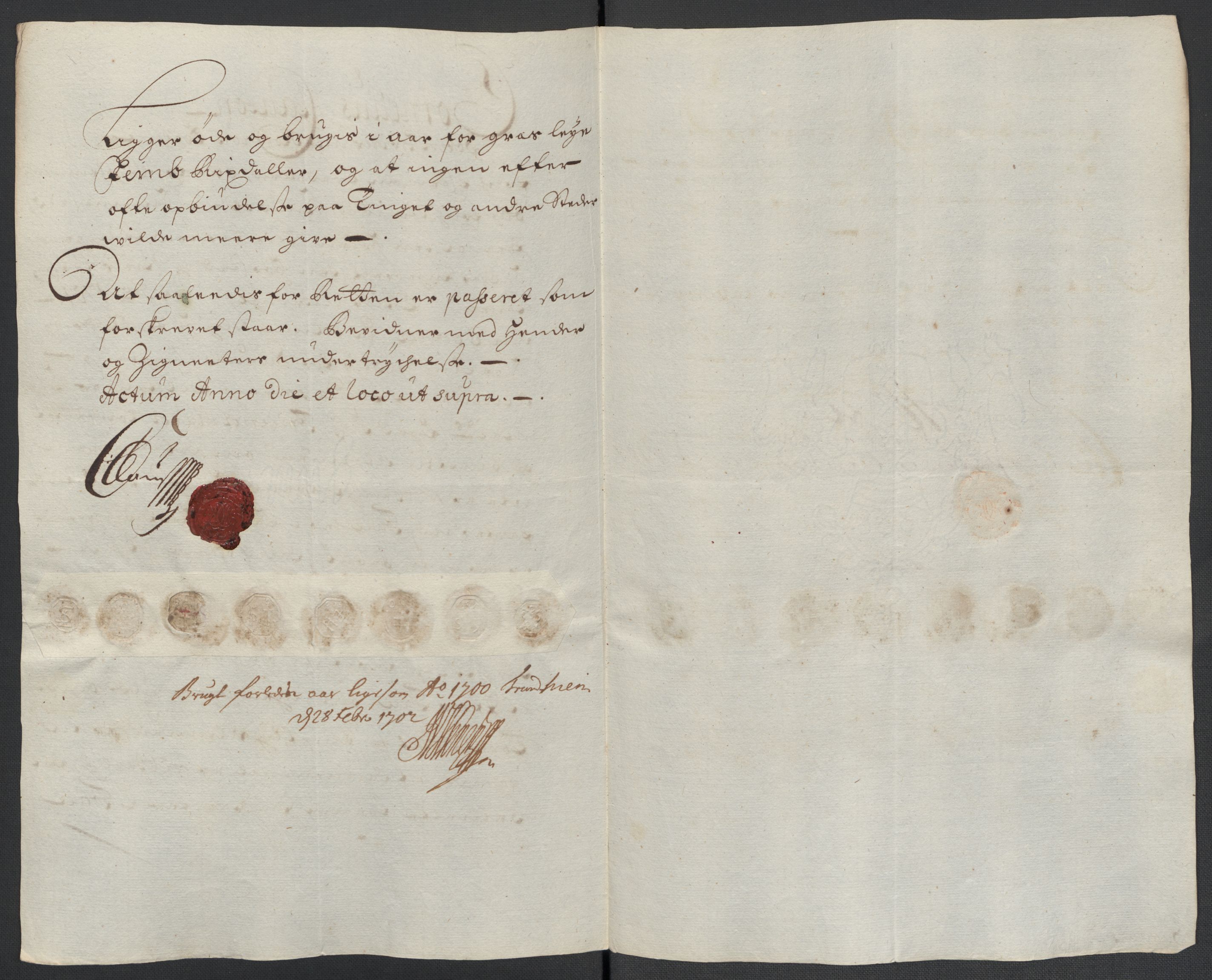 Rentekammeret inntil 1814, Reviderte regnskaper, Fogderegnskap, AV/RA-EA-4092/R56/L3739: Fogderegnskap Nordmøre, 1700-1702, p. 290