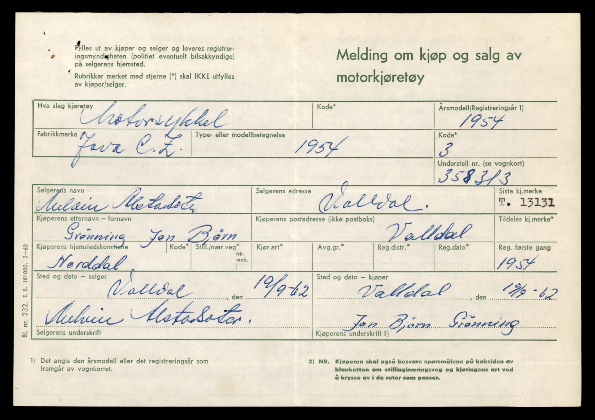 Møre og Romsdal vegkontor - Ålesund trafikkstasjon, AV/SAT-A-4099/F/Fe/L0037: Registreringskort for kjøretøy T 13031 - T 13179, 1927-1998, p. 2011