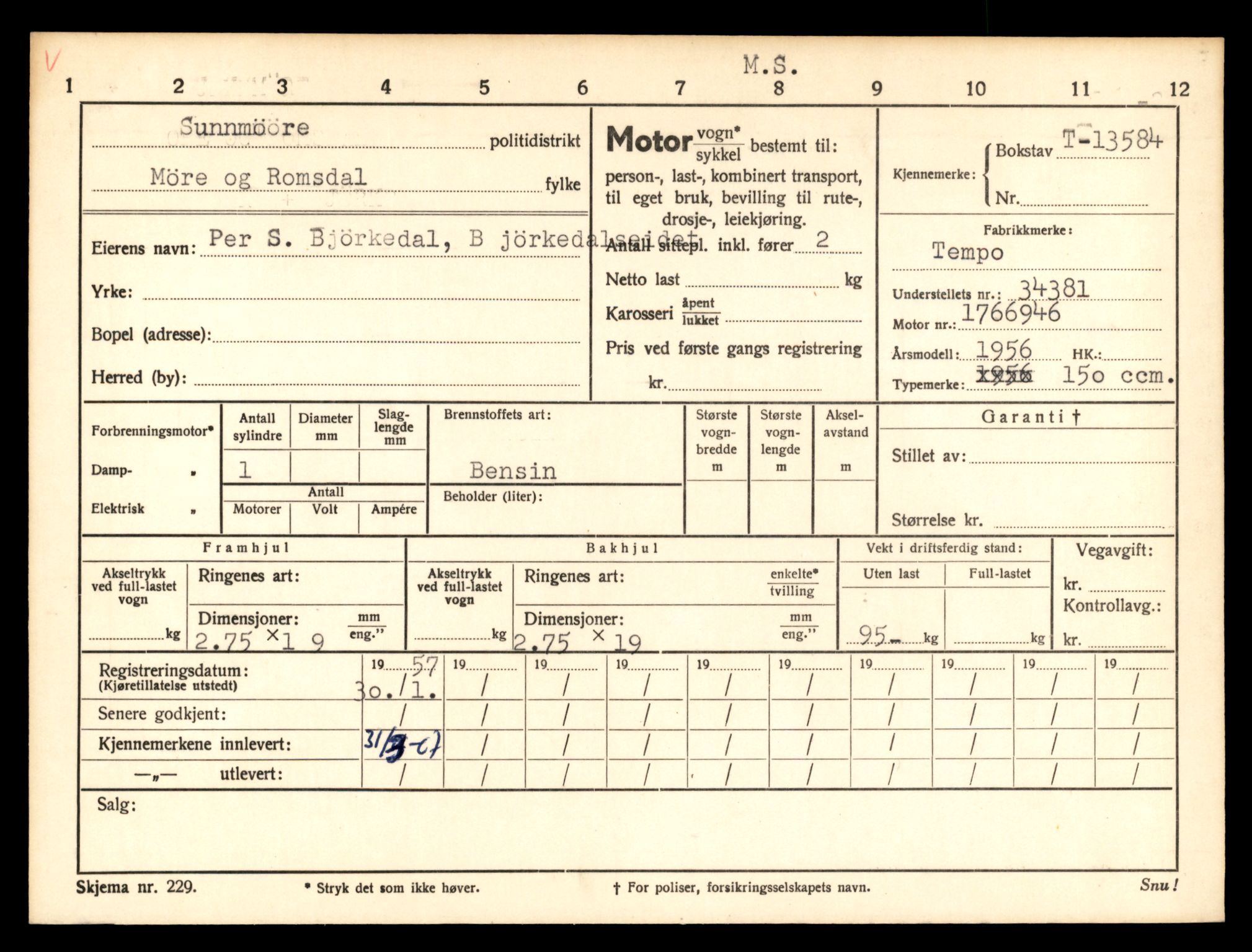 Møre og Romsdal vegkontor - Ålesund trafikkstasjon, AV/SAT-A-4099/F/Fe/L0039: Registreringskort for kjøretøy T 13361 - T 13530, 1927-1998, p. 385