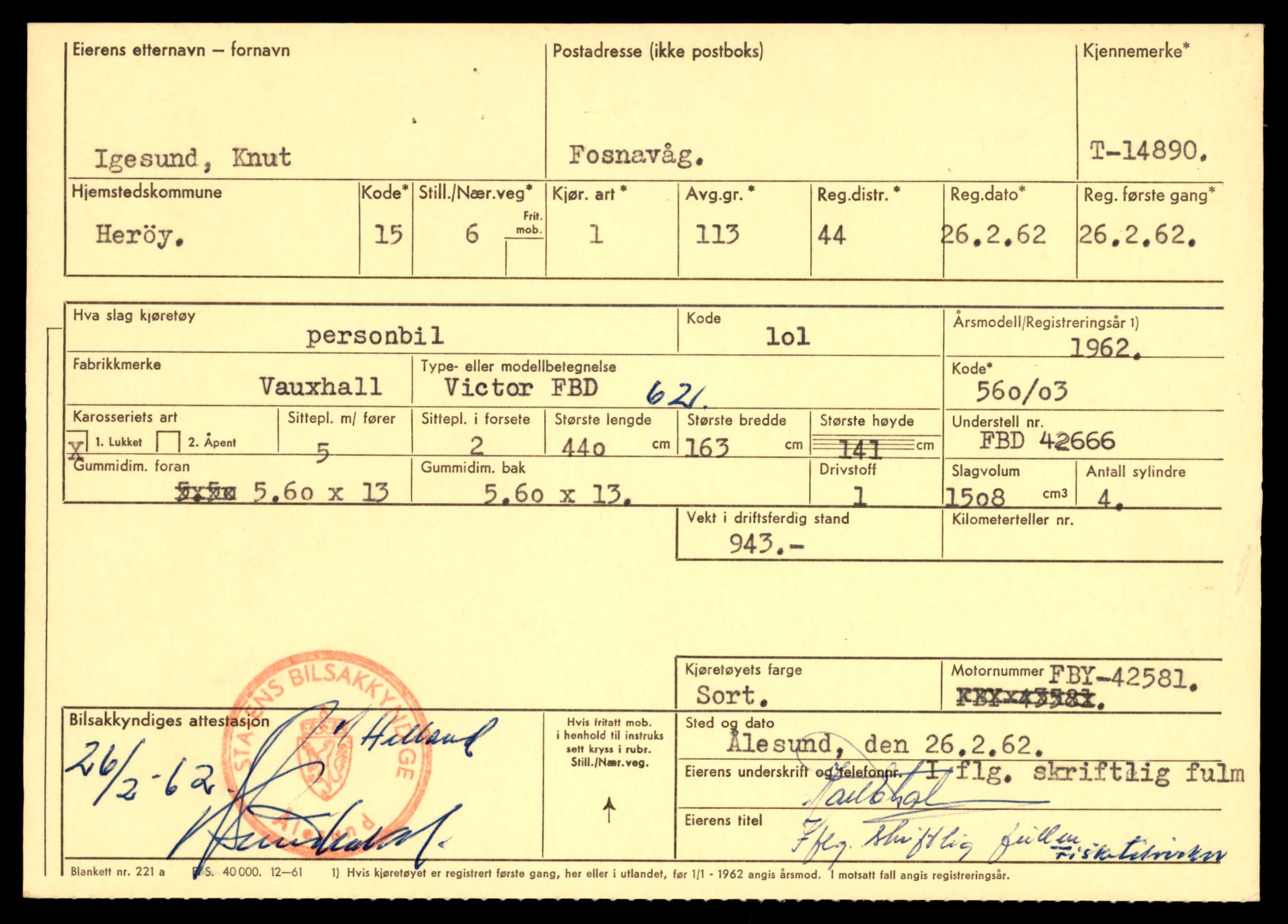 Møre og Romsdal vegkontor - Ålesund trafikkstasjon, AV/SAT-A-4099/F/Fe/L0049: Registreringskort for kjøretøy T 14864 - T 18613, 1927-1998, p. 641