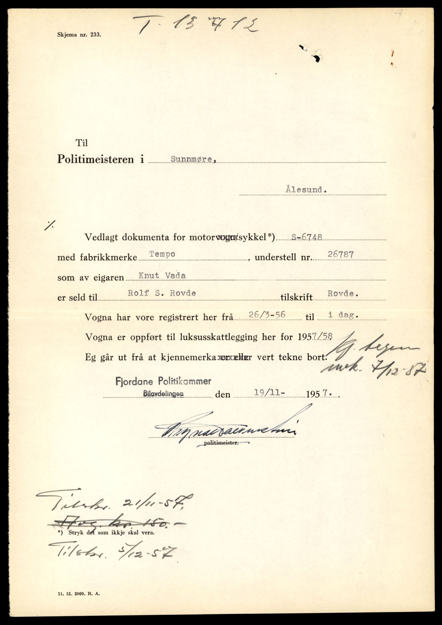 Møre og Romsdal vegkontor - Ålesund trafikkstasjon, AV/SAT-A-4099/F/Fe/L0041: Registreringskort for kjøretøy T 13710 - T 13905, 1927-1998, p. 37