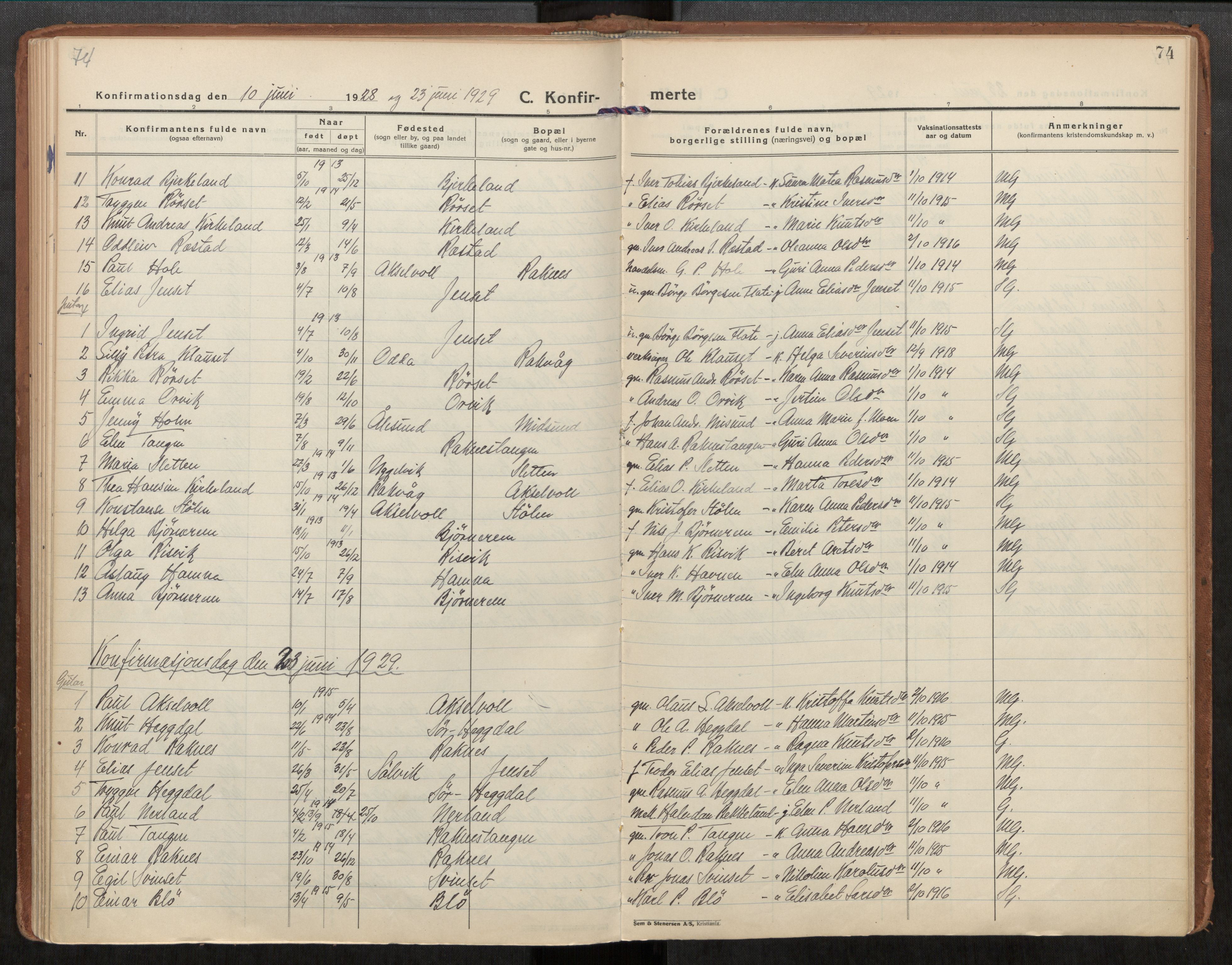 Ministerialprotokoller, klokkerbøker og fødselsregistre - Møre og Romsdal, SAT/A-1454/563/L0741: Parish register (official) no. 563A03, 1924-1945, p. 74