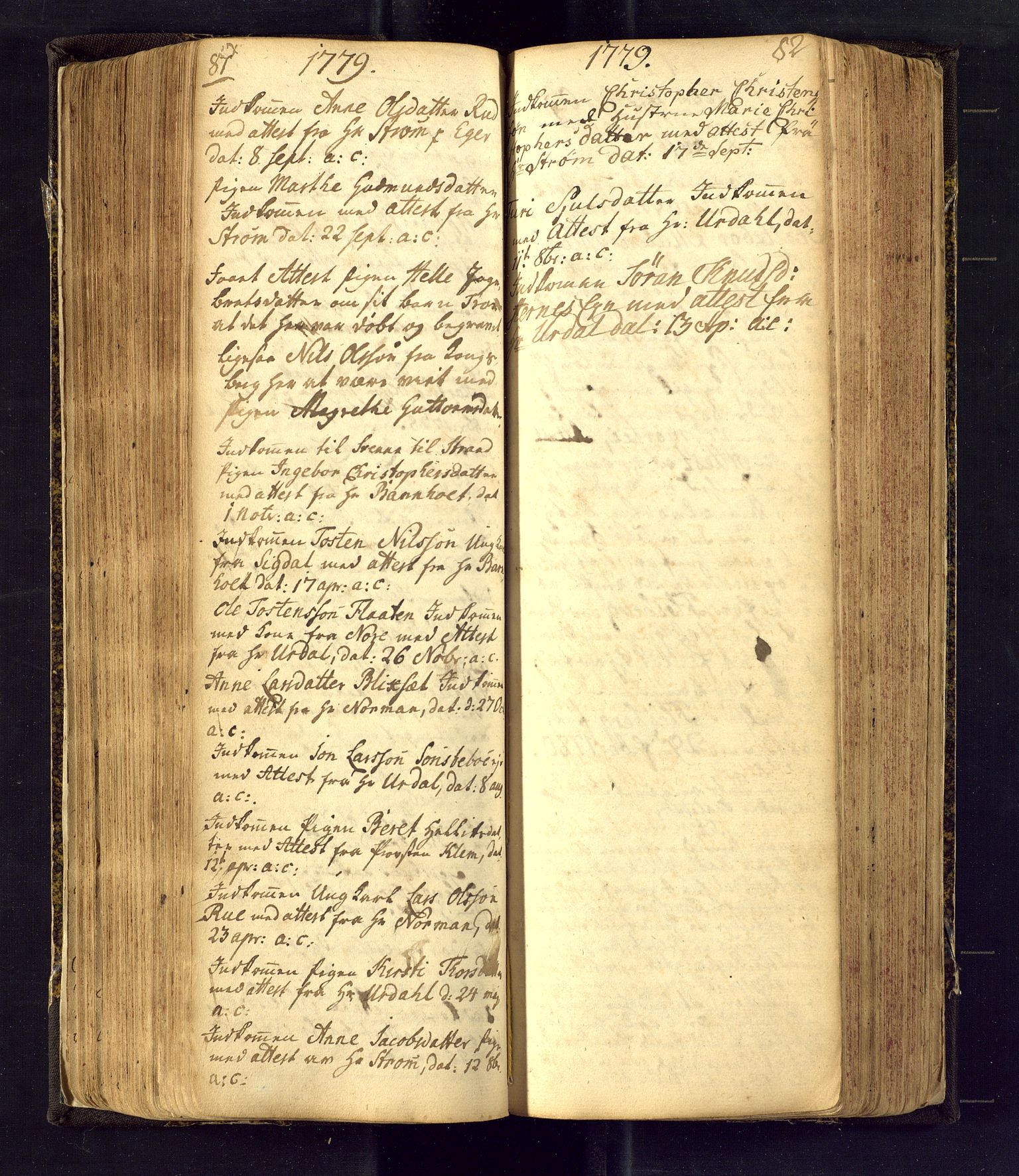 Flesberg kirkebøker, AV/SAKO-A-18/F/Fa/L0002: Parish register (official) no. I 2, 1726-1747, p. 81-82