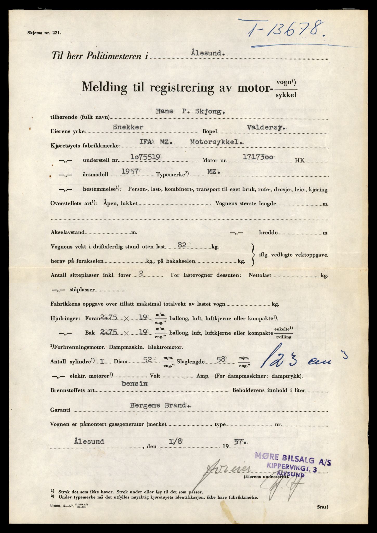 Møre og Romsdal vegkontor - Ålesund trafikkstasjon, AV/SAT-A-4099/F/Fe/L0040: Registreringskort for kjøretøy T 13531 - T 13709, 1927-1998, p. 2539