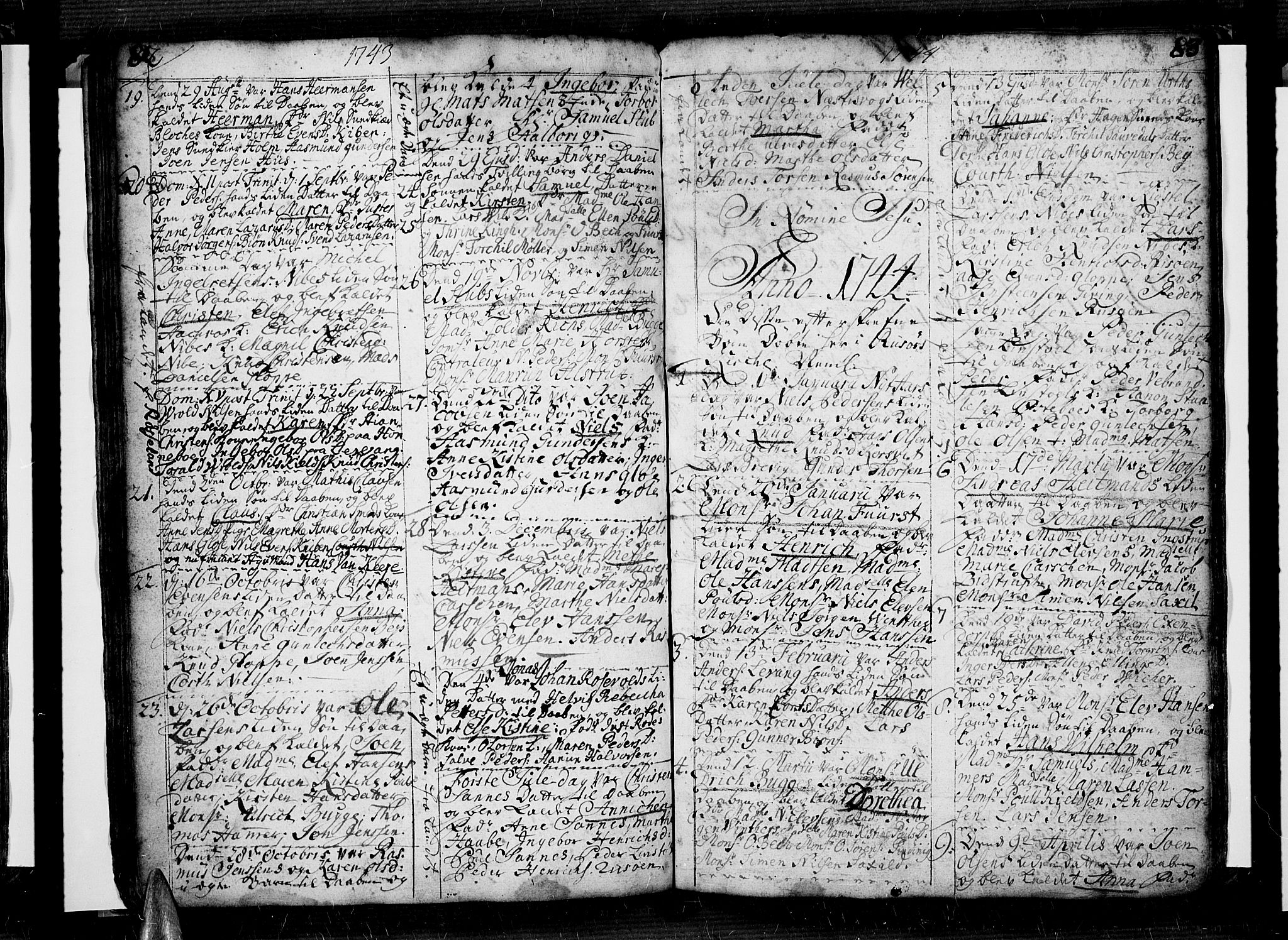 Risør sokneprestkontor, SAK/1111-0035/F/Fb/L0001: Parish register (copy) no. B 1, 1716-1747, p. 82-83