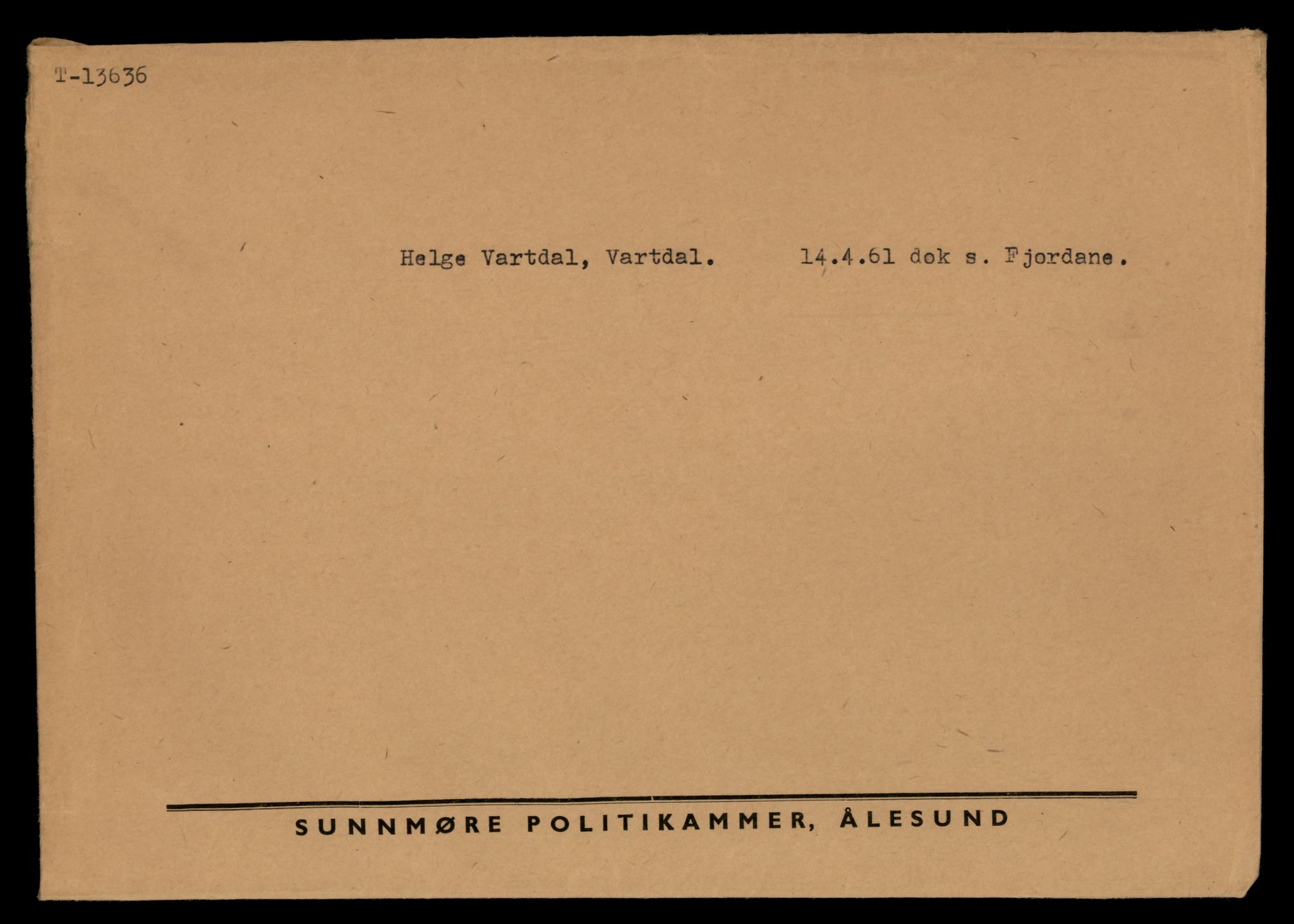 Møre og Romsdal vegkontor - Ålesund trafikkstasjon, AV/SAT-A-4099/F/Fe/L0040: Registreringskort for kjøretøy T 13531 - T 13709, 1927-1998, p. 1809