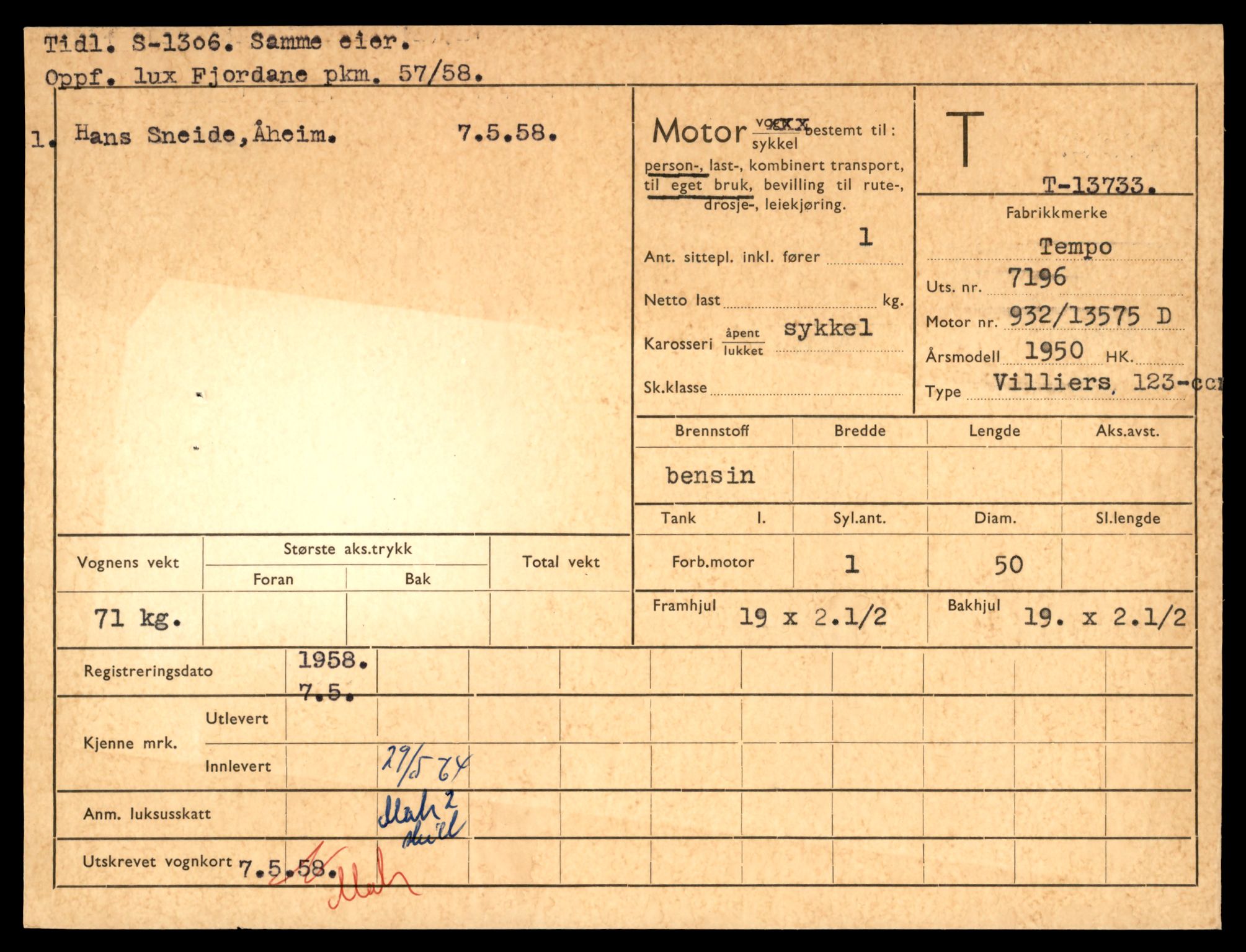 Møre og Romsdal vegkontor - Ålesund trafikkstasjon, AV/SAT-A-4099/F/Fe/L0041: Registreringskort for kjøretøy T 13710 - T 13905, 1927-1998, p. 385