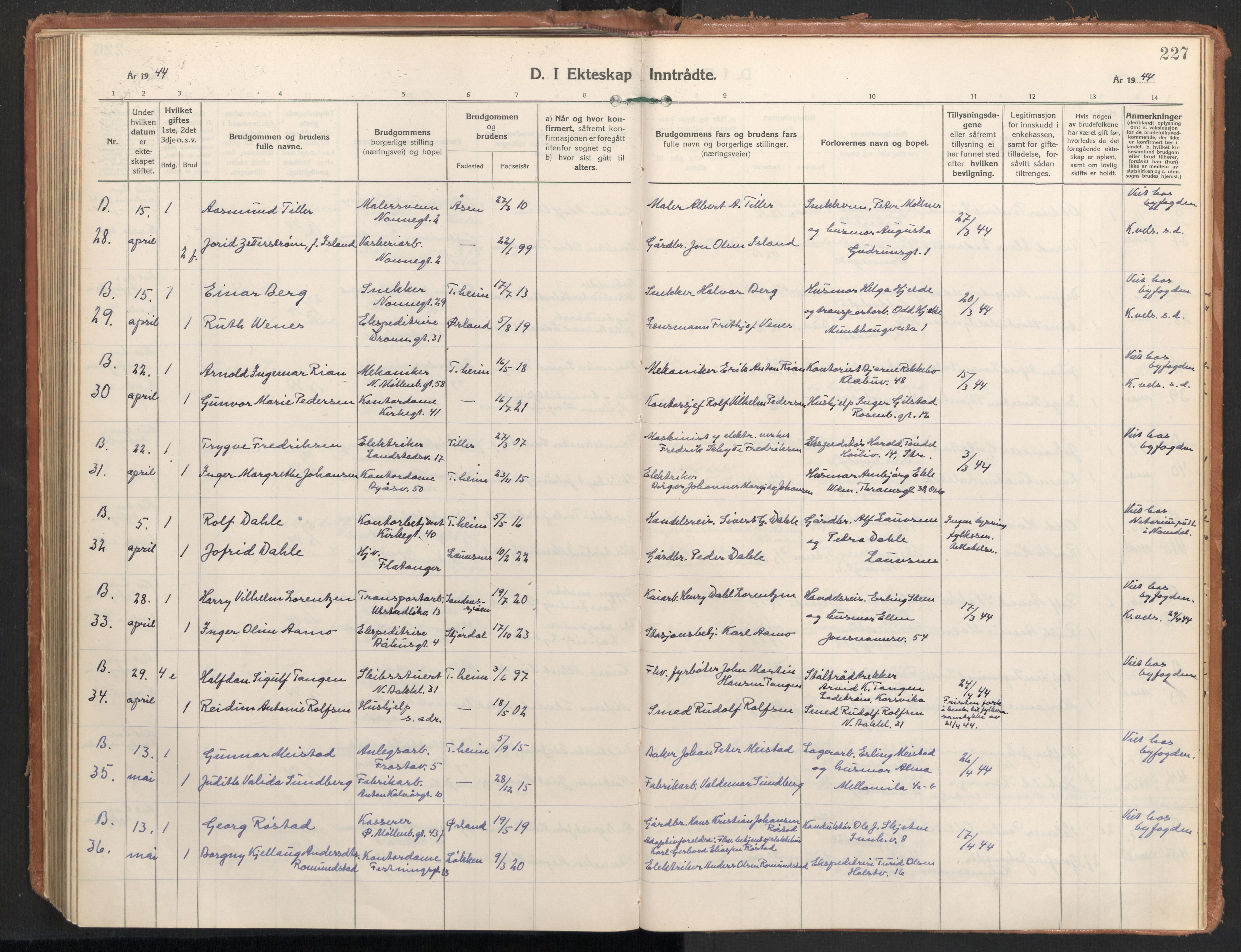 Ministerialprotokoller, klokkerbøker og fødselsregistre - Sør-Trøndelag, AV/SAT-A-1456/604/L0209: Parish register (official) no. 604A29, 1931-1945, p. 227