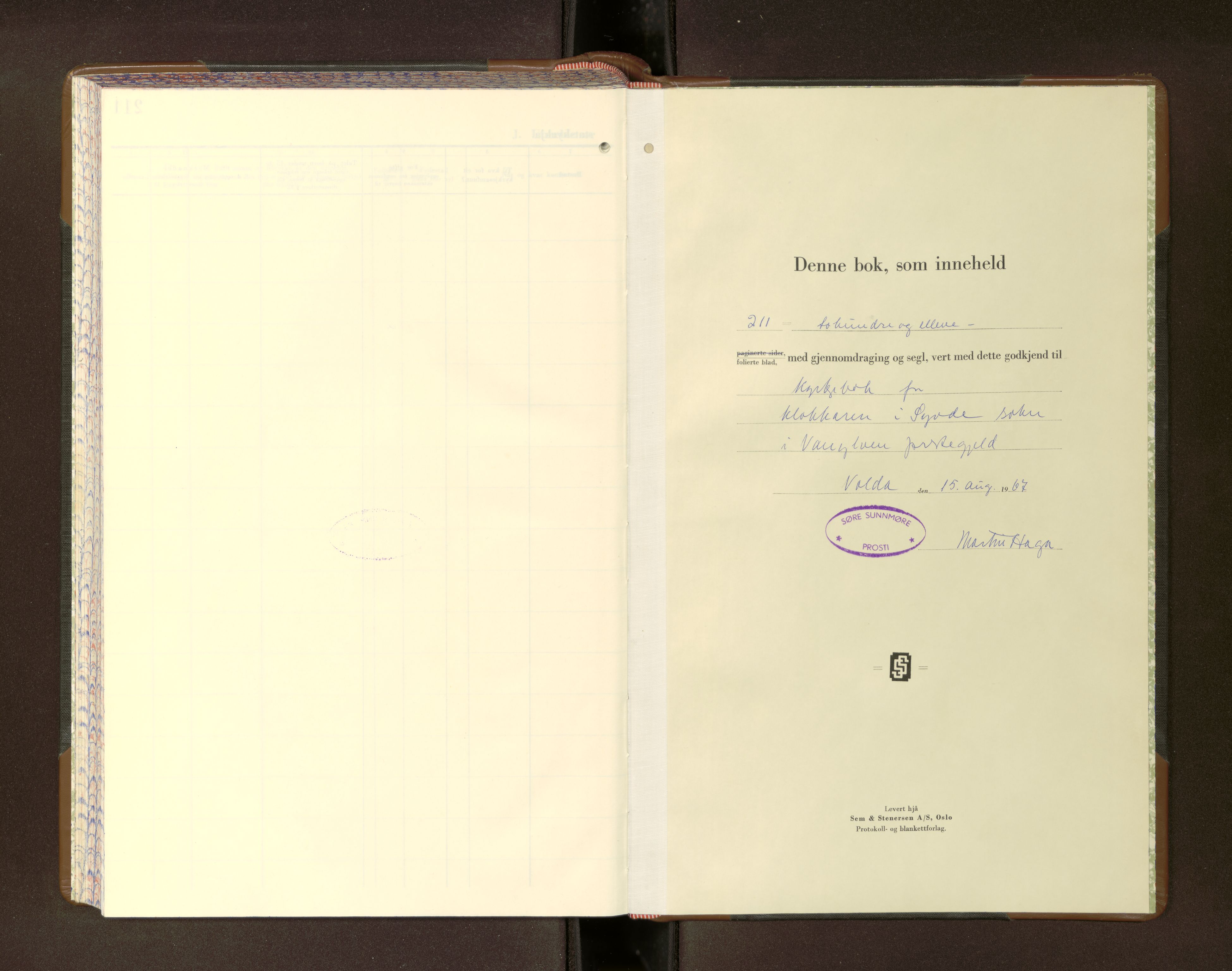 Ministerialprotokoller, klokkerbøker og fødselsregistre - Møre og Romsdal, SAT/A-1454/502/L0030: Parish register (copy) no. 502---, 1967-1976