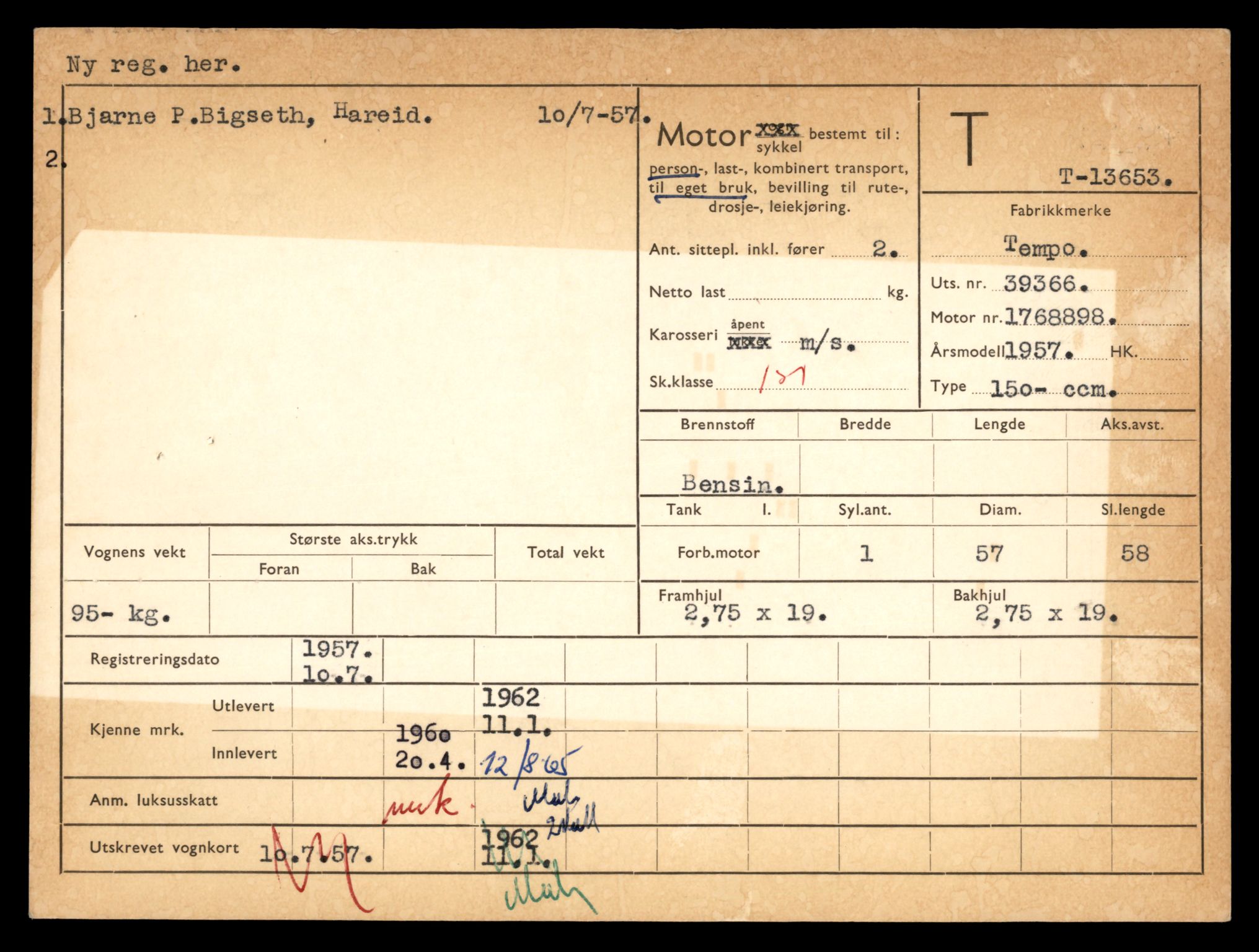 Møre og Romsdal vegkontor - Ålesund trafikkstasjon, AV/SAT-A-4099/F/Fe/L0040: Registreringskort for kjøretøy T 13531 - T 13709, 1927-1998, p. 2143