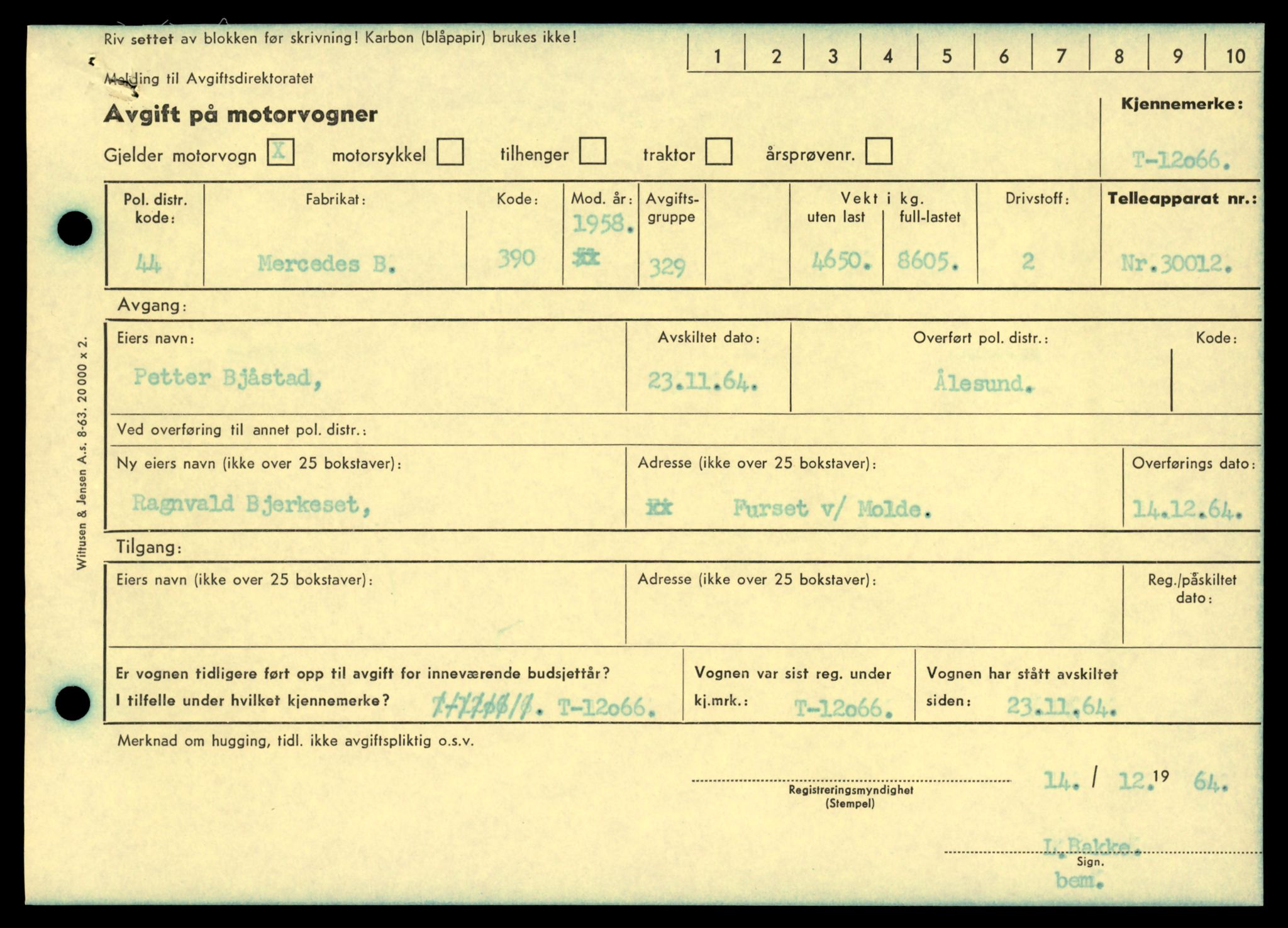 Møre og Romsdal vegkontor - Ålesund trafikkstasjon, AV/SAT-A-4099/F/Fe/L0032: Registreringskort for kjøretøy T 11997 - T 12149, 1927-1998, p. 1705