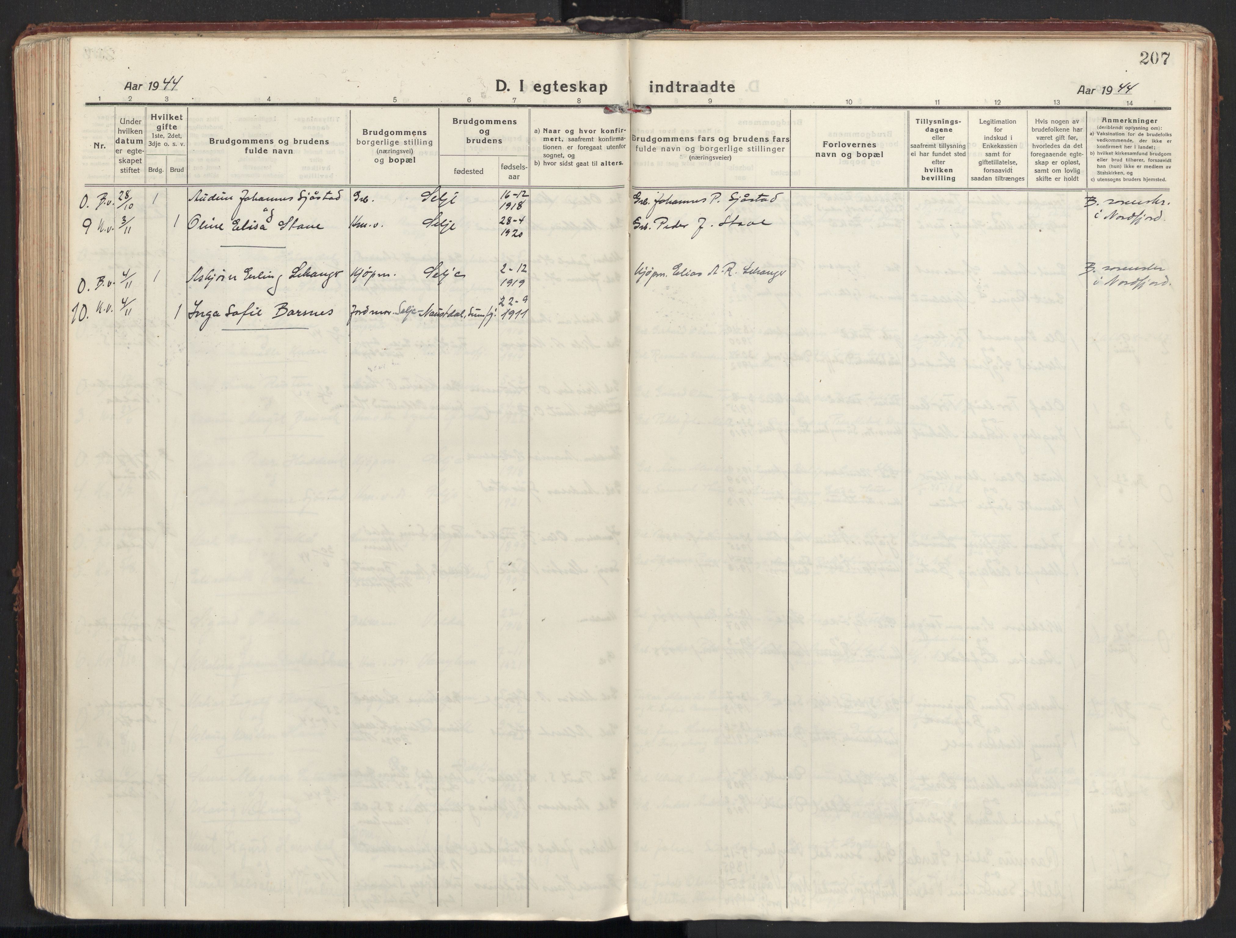 Ministerialprotokoller, klokkerbøker og fødselsregistre - Møre og Romsdal, AV/SAT-A-1454/501/L0012: Parish register (official) no. 501A12, 1920-1946, p. 207