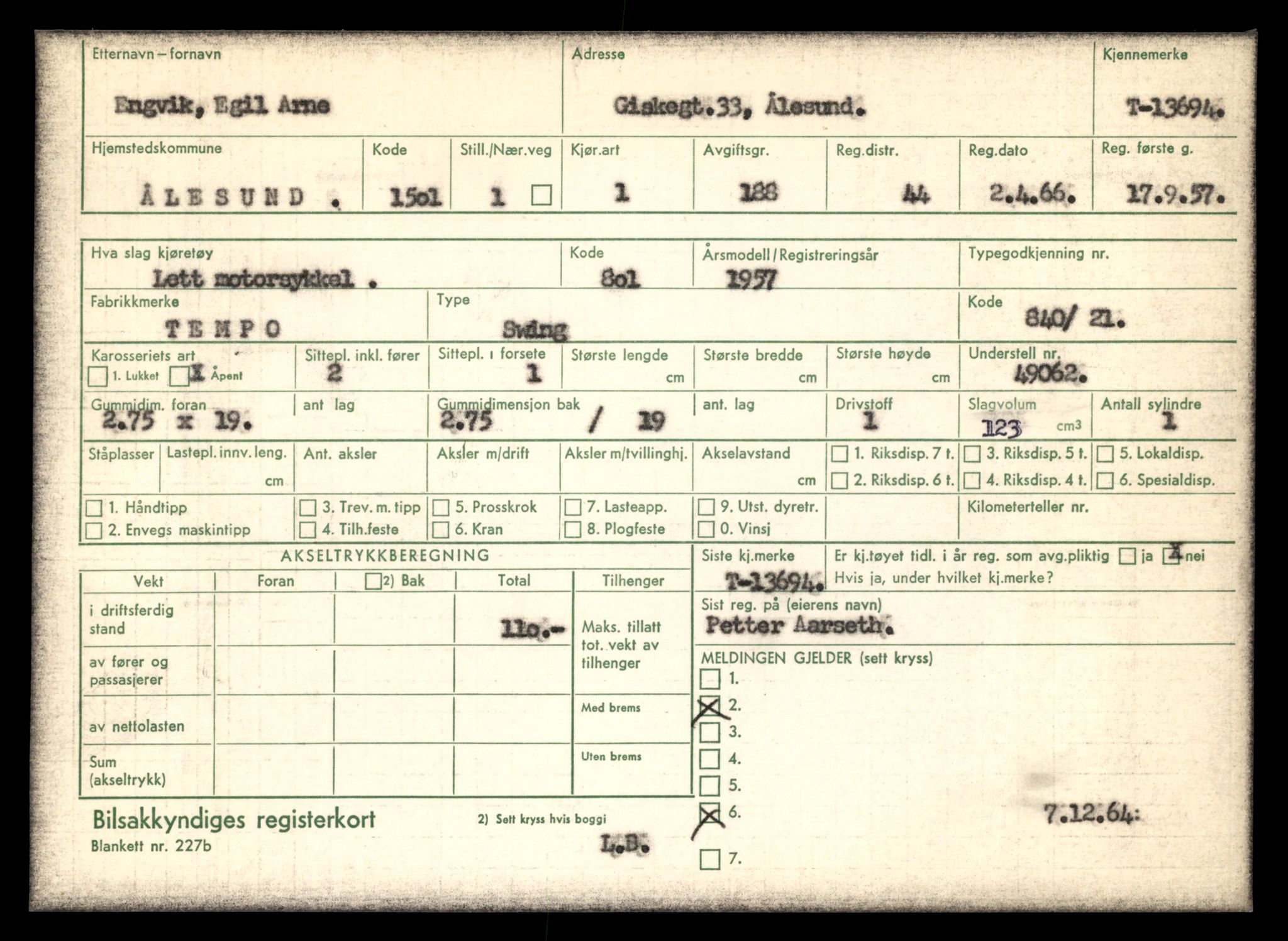 Møre og Romsdal vegkontor - Ålesund trafikkstasjon, AV/SAT-A-4099/F/Fe/L0040: Registreringskort for kjøretøy T 13531 - T 13709, 1927-1998, p. 2805