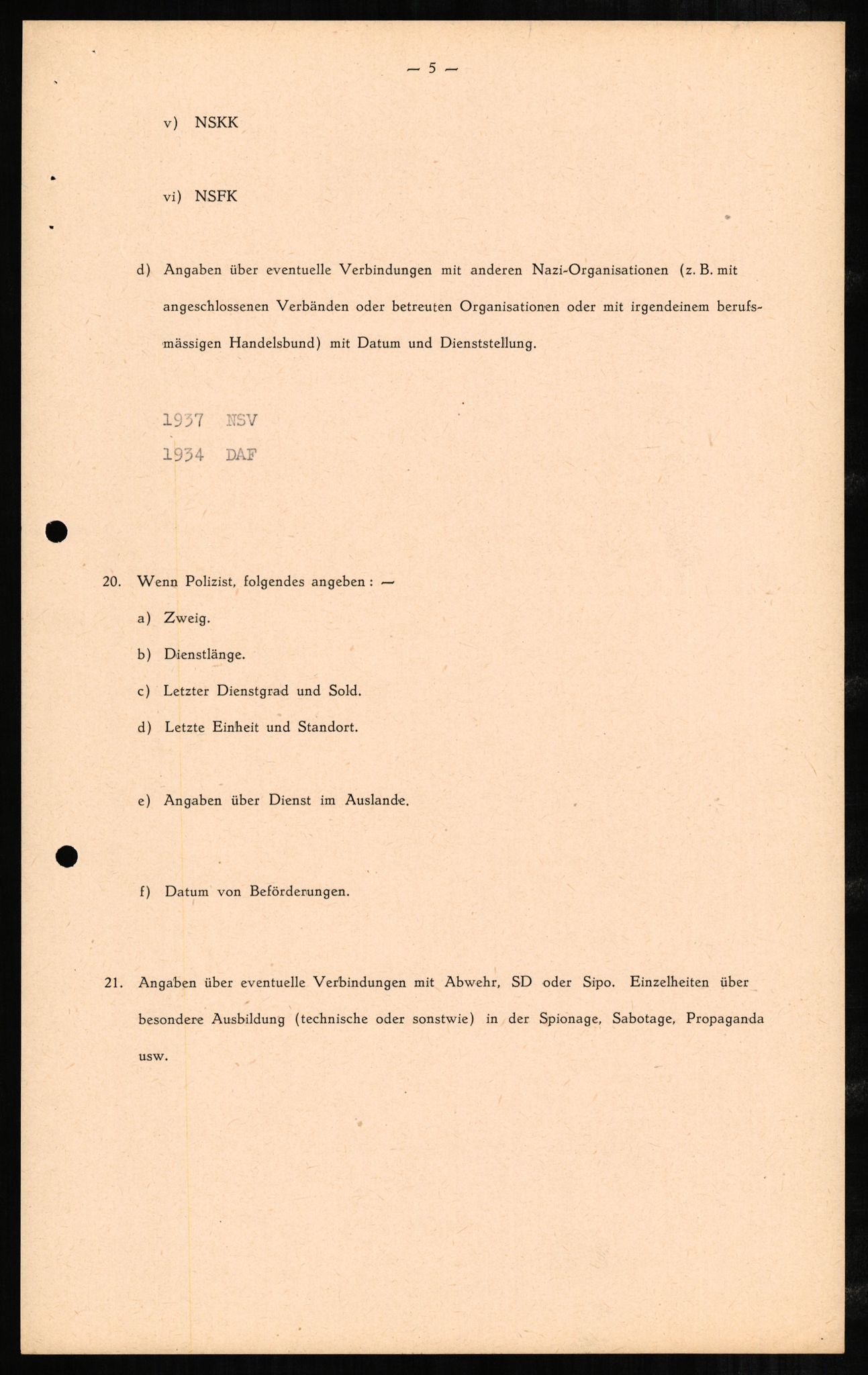 Forsvaret, Forsvarets overkommando II, RA/RAFA-3915/D/Db/L0002: CI Questionaires. Tyske okkupasjonsstyrker i Norge. Tyskere., 1945-1946, p. 44