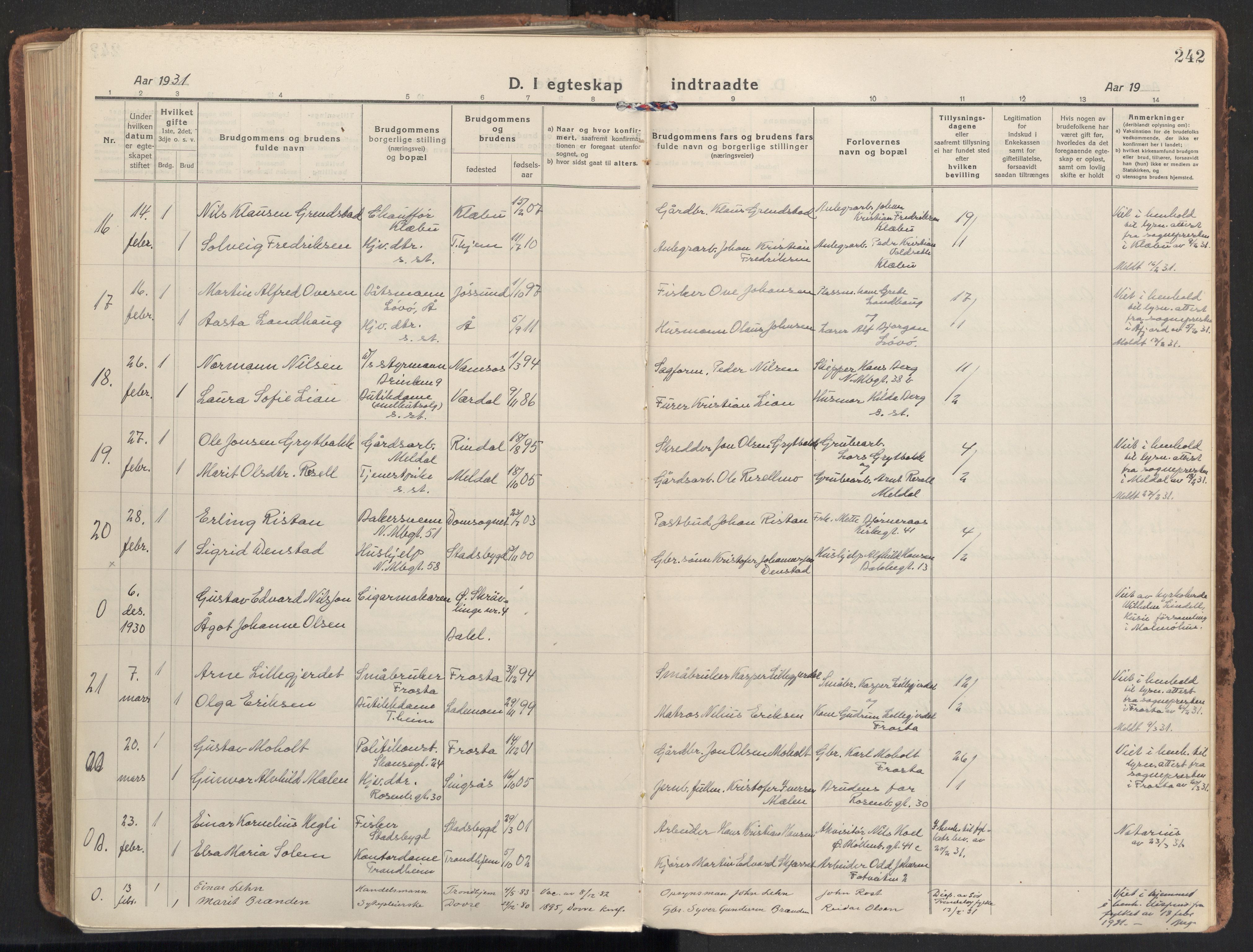 Ministerialprotokoller, klokkerbøker og fødselsregistre - Sør-Trøndelag, SAT/A-1456/604/L0206: Parish register (official) no. 604A26, 1917-1931, p. 242
